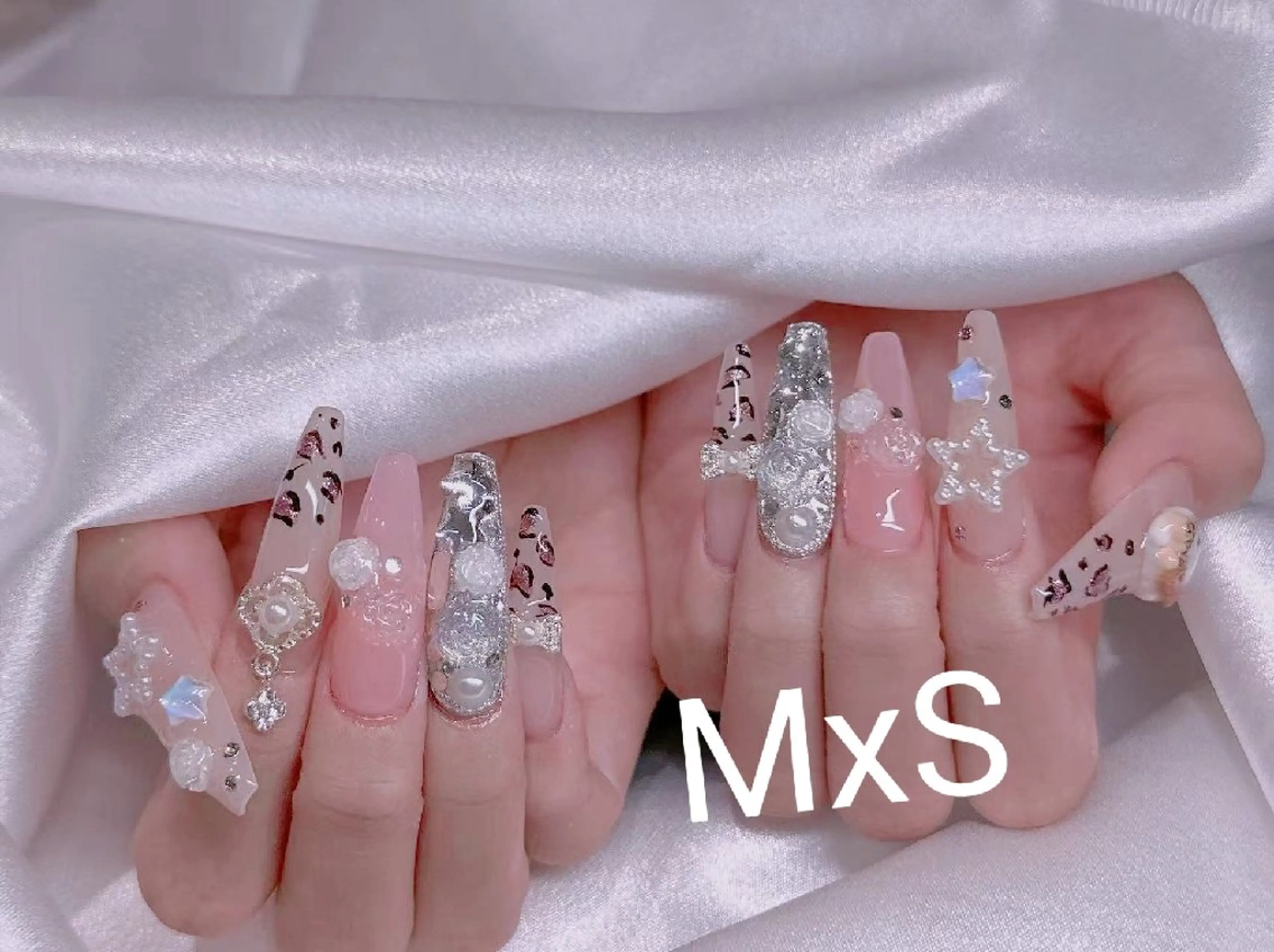 ネイル ハンドネイル ハンドケア MxS リィリィのネイルデザイン