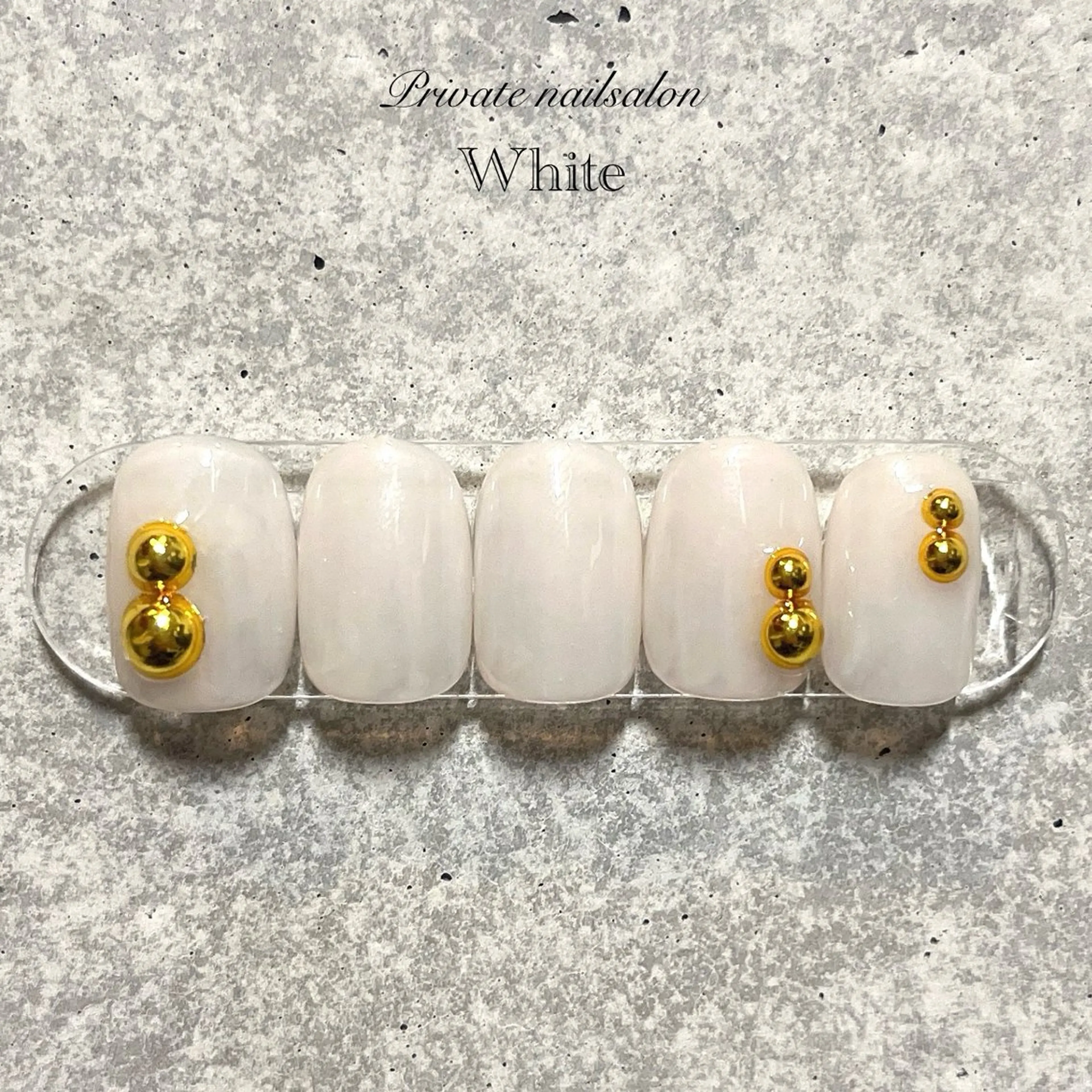 ネイル キラキラネイル ニュアンスネイル 夏ネイル ホワイト ハンドネイル SAKASHITA KEIのネイルデザイン