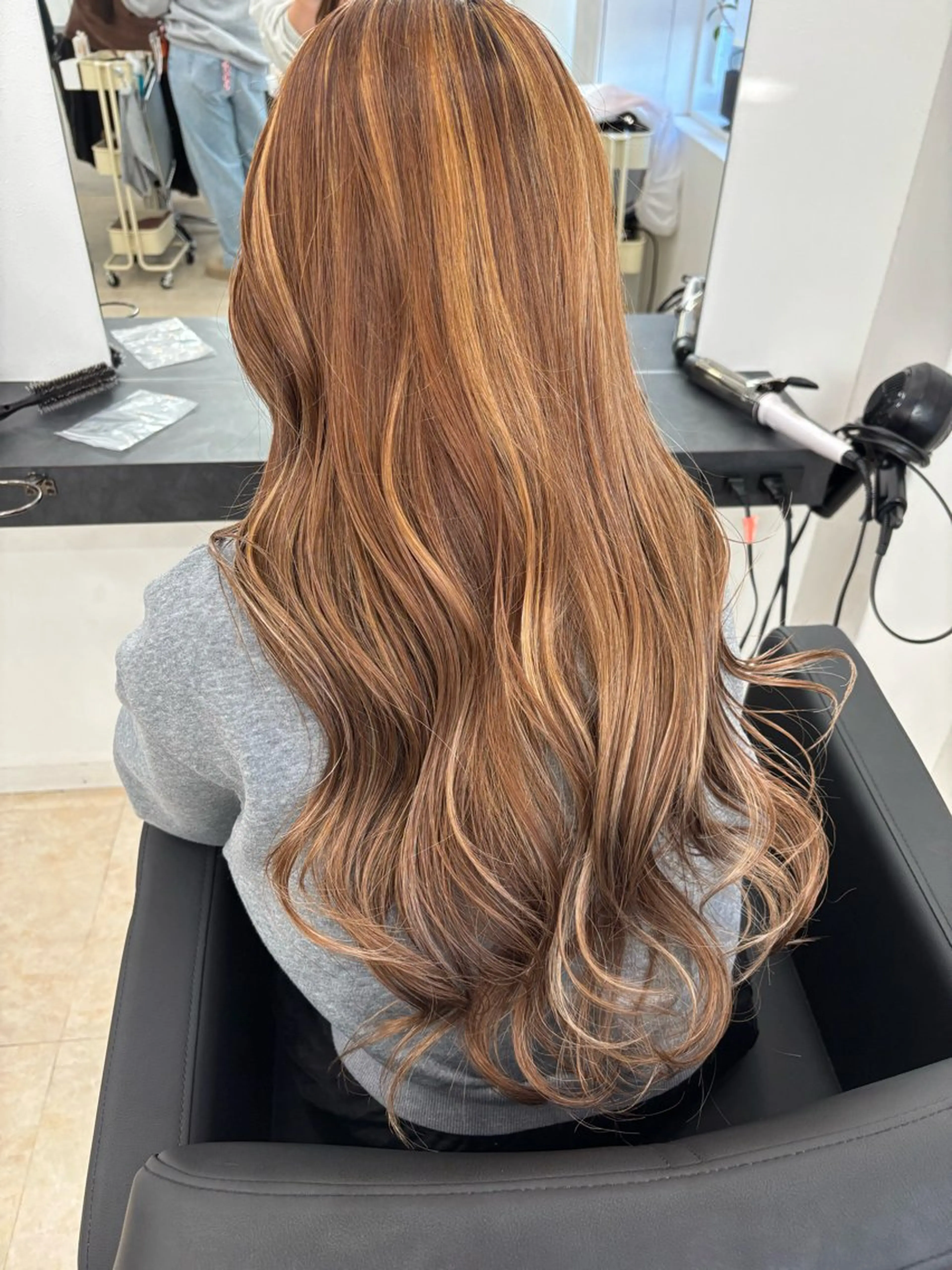 【ブリーチ込み‼️】🥣デザインカラー(ハイライト)+ワンカラー+トリートメント️🫧の写真