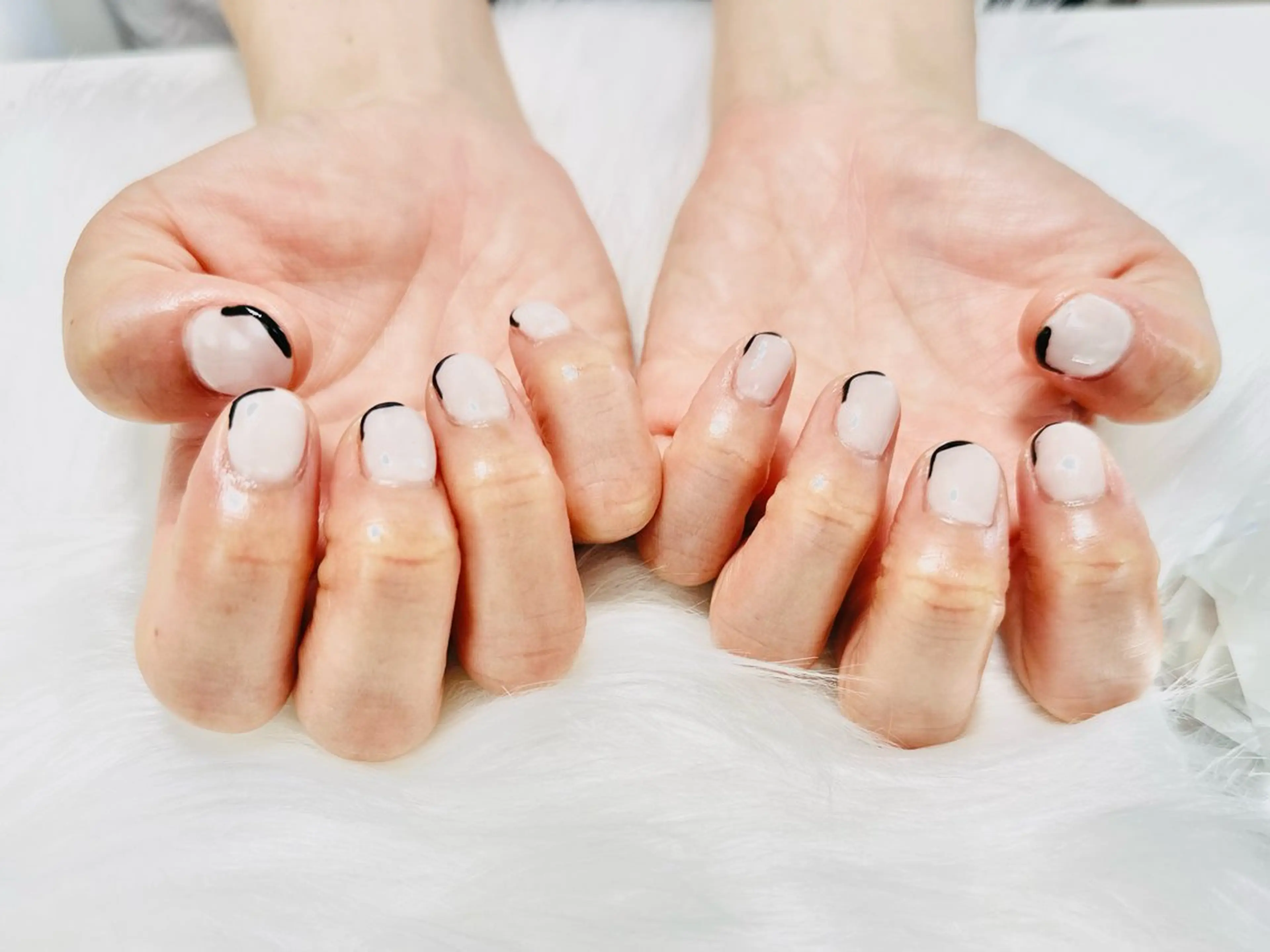 ネイル フットネイル フレンチネイル 持ち込み シンプルネイル nailsalon oluoluのネイルデザイン