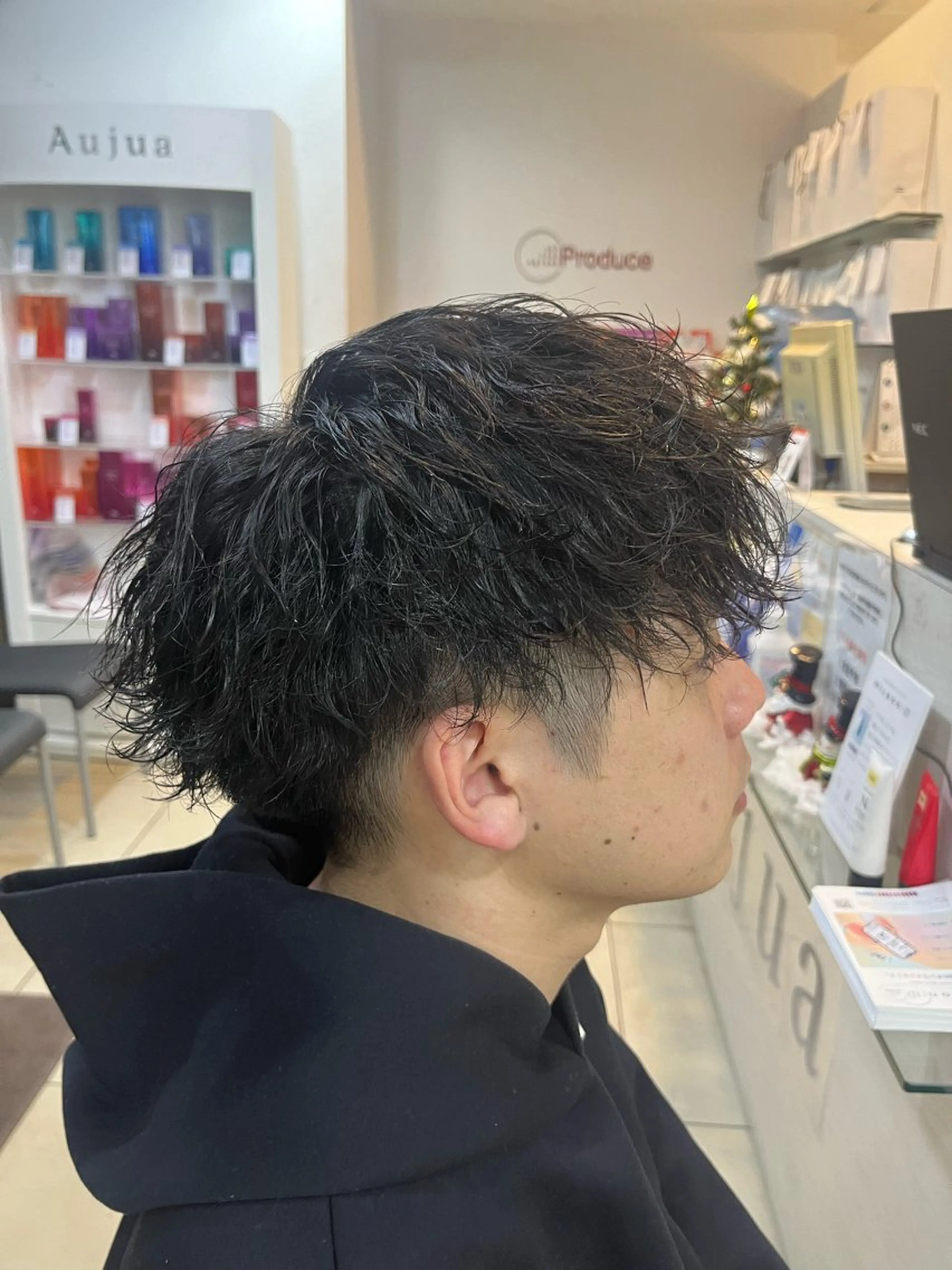 ショート パーマ メンズ マッシュ 波巻きパーマ カット パーマ 韓国メンズヘア/ 毛流れヘア　須田龍世のヘアスタイル