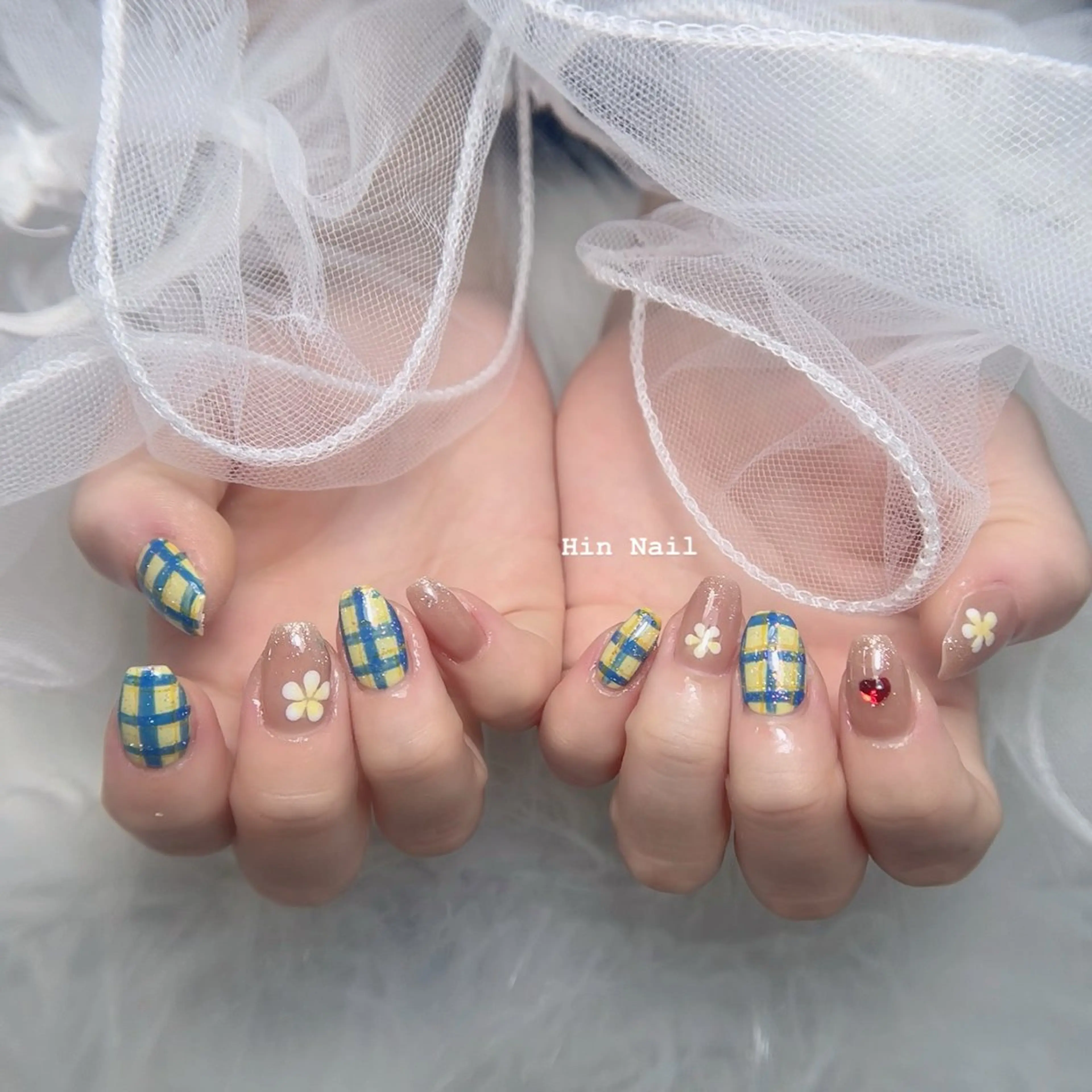 ネイル ハンドネイル Hin Nailsのネイルデザイン