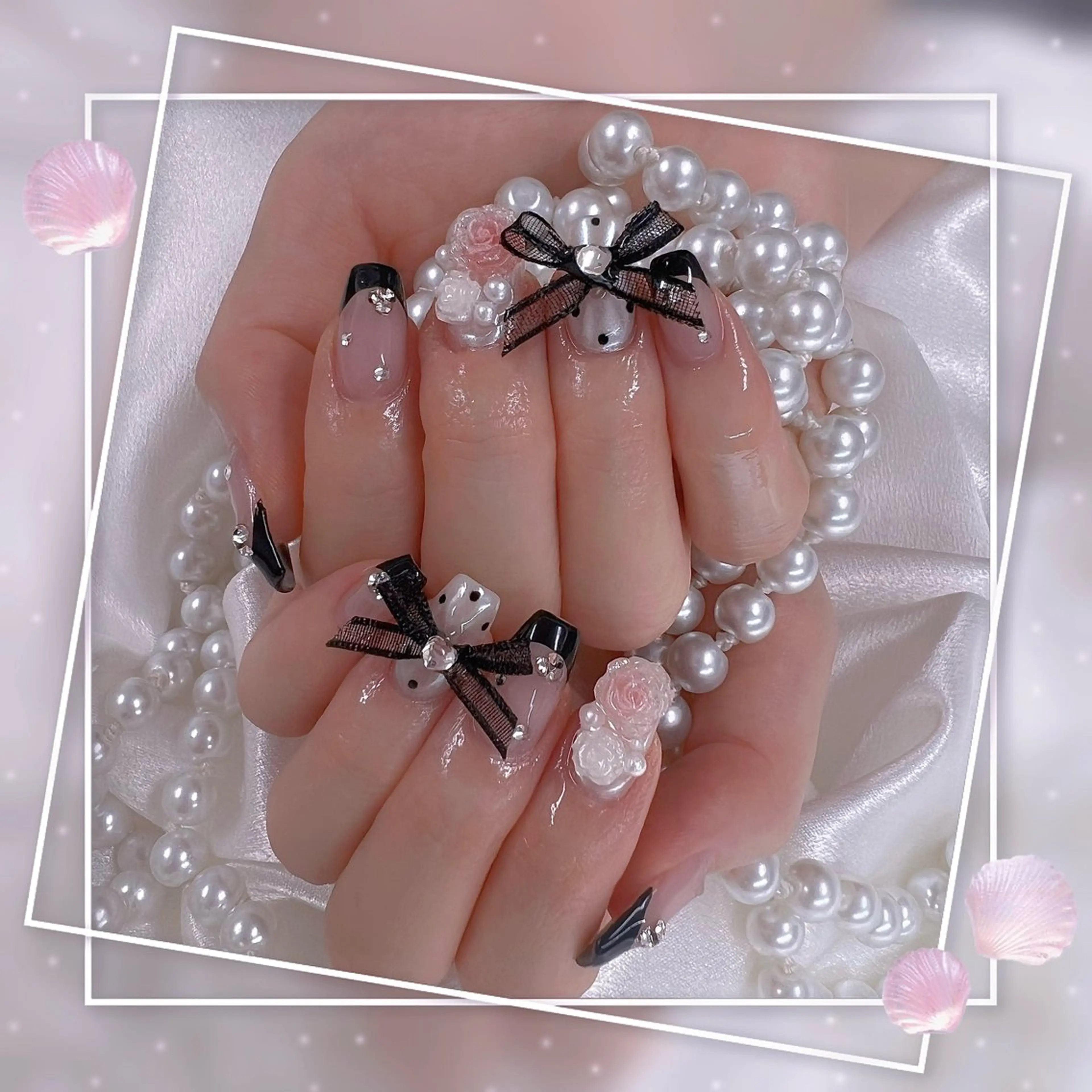 ネイル フレンチネイル グラデーション キラキラネイル 韓国ネイル マグネットネイル ハンドネイル ハンドケア Chill Nailsalonのネイルデザイン