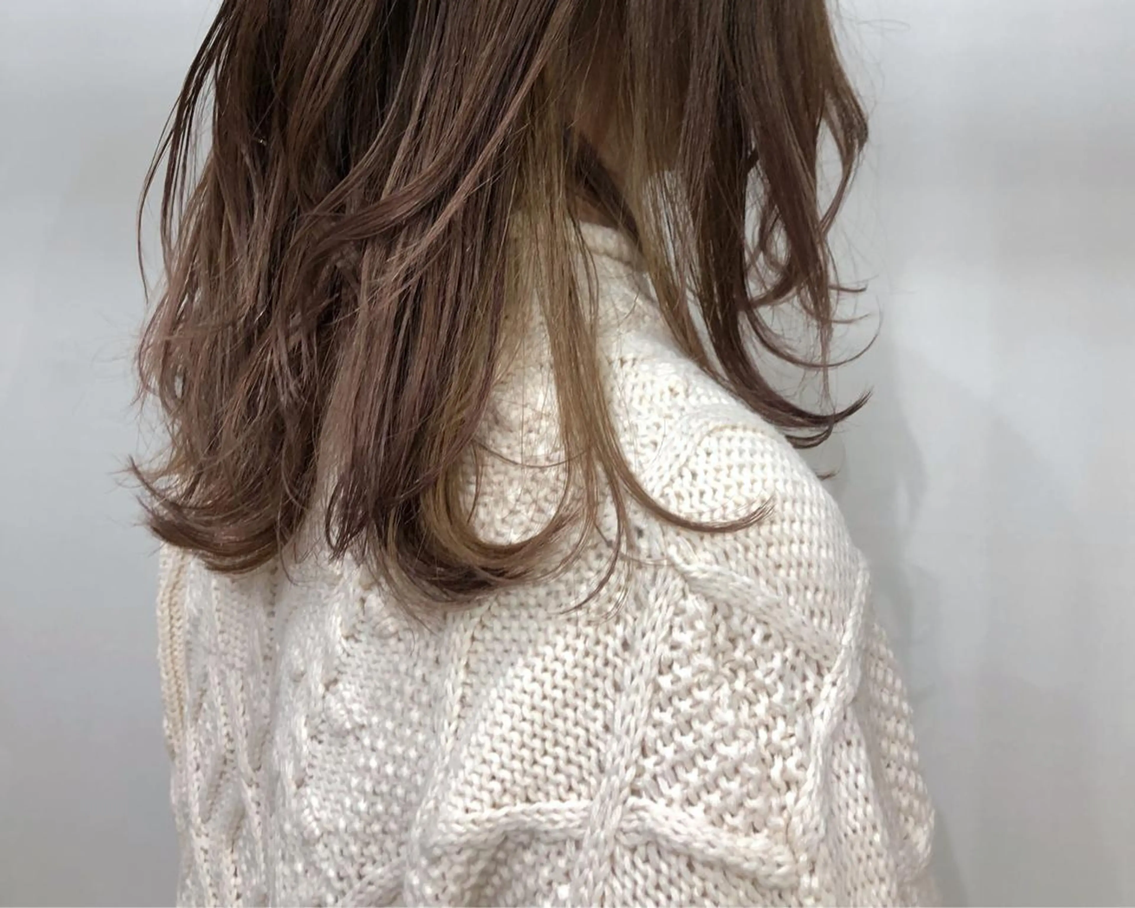 カラー ヘアカラー white.梅田 デザインカラー🦄のヘアスタイル