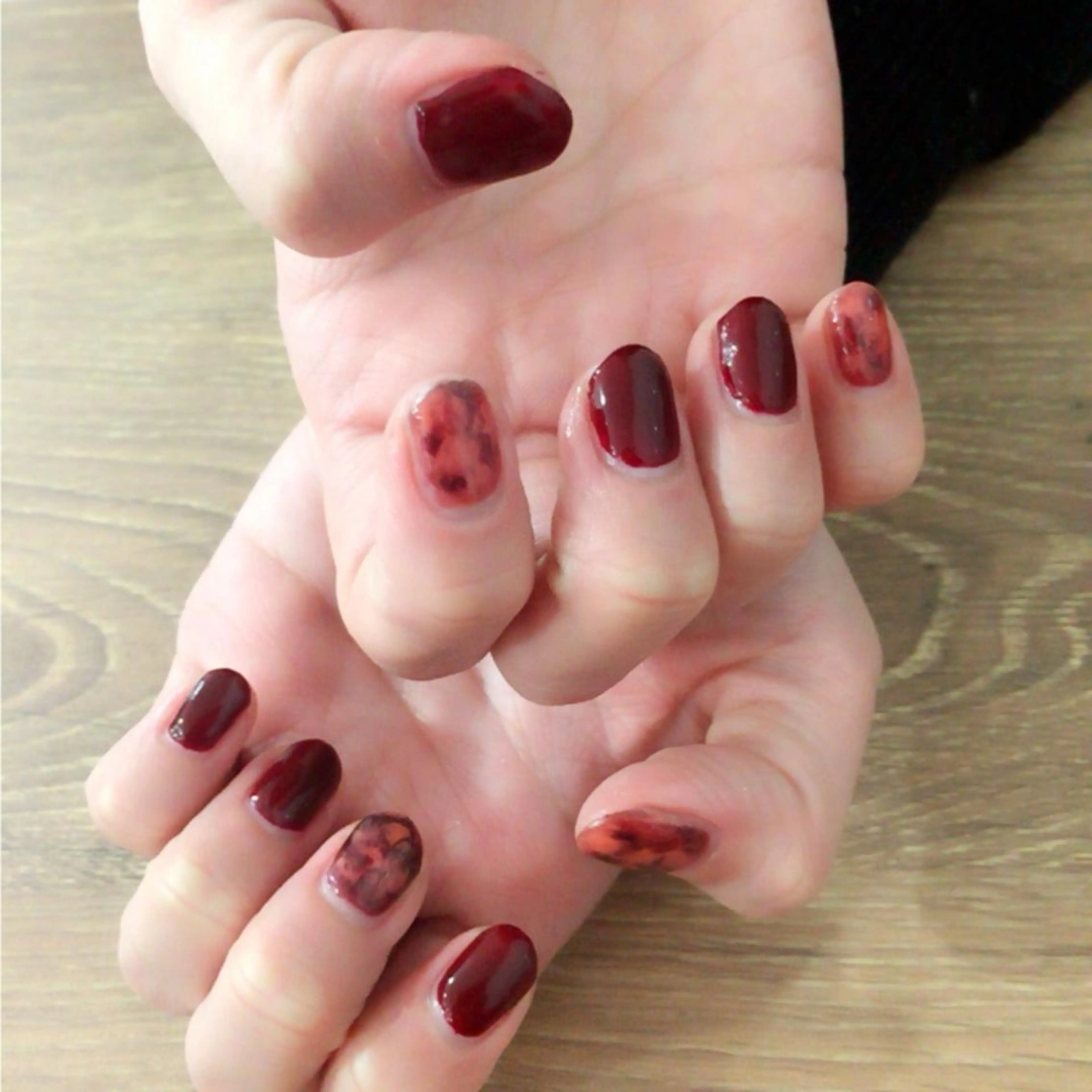 ネイル べっ甲ネイル ボルドー 透明感♡︎♡︎ 佐々木早苗のヘアスタイル