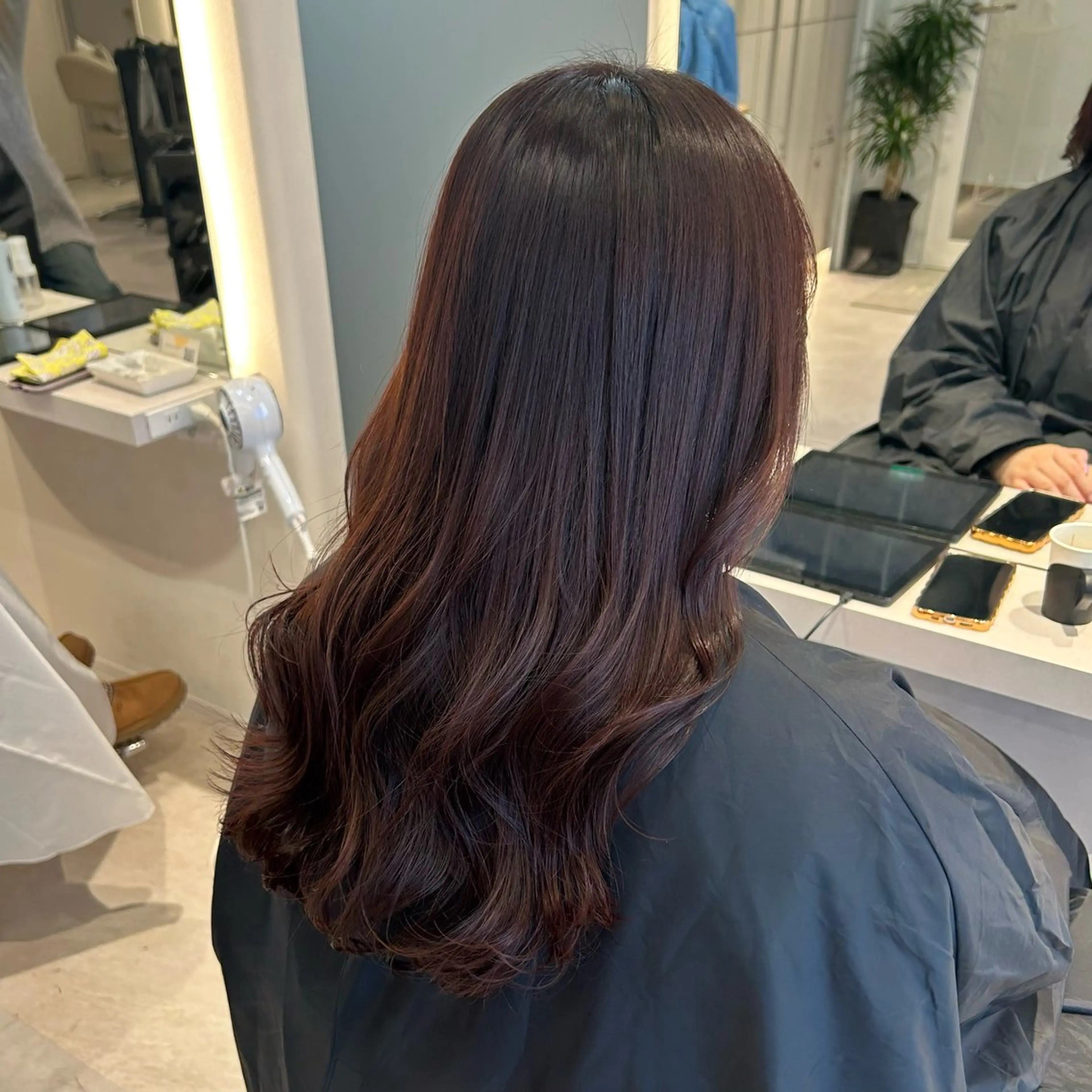 ロング カラー 若狭 愛梨のヘアスタイル