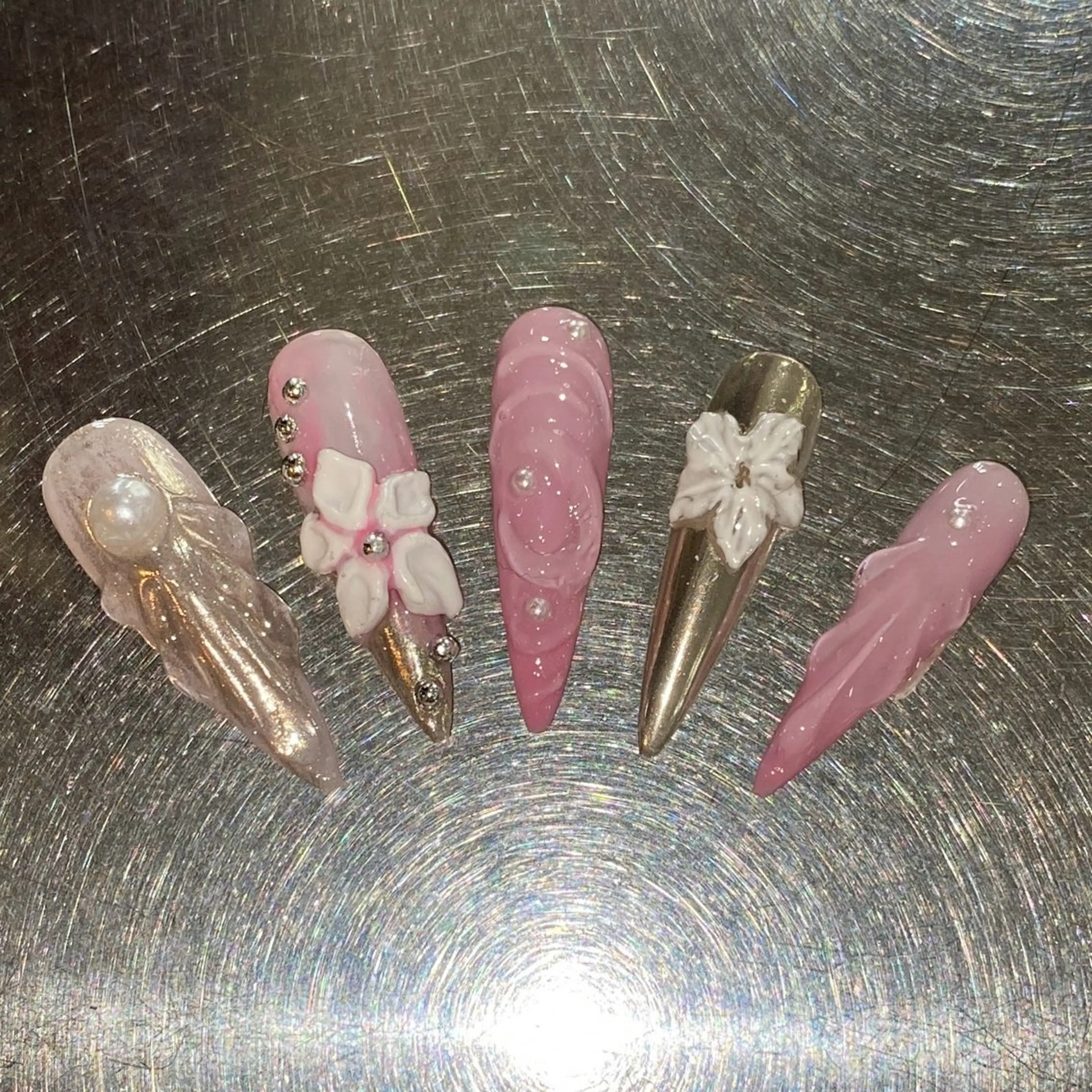 ネイル ピンク シルバー ヘア・ネイル yutsukIのヘアスタイル