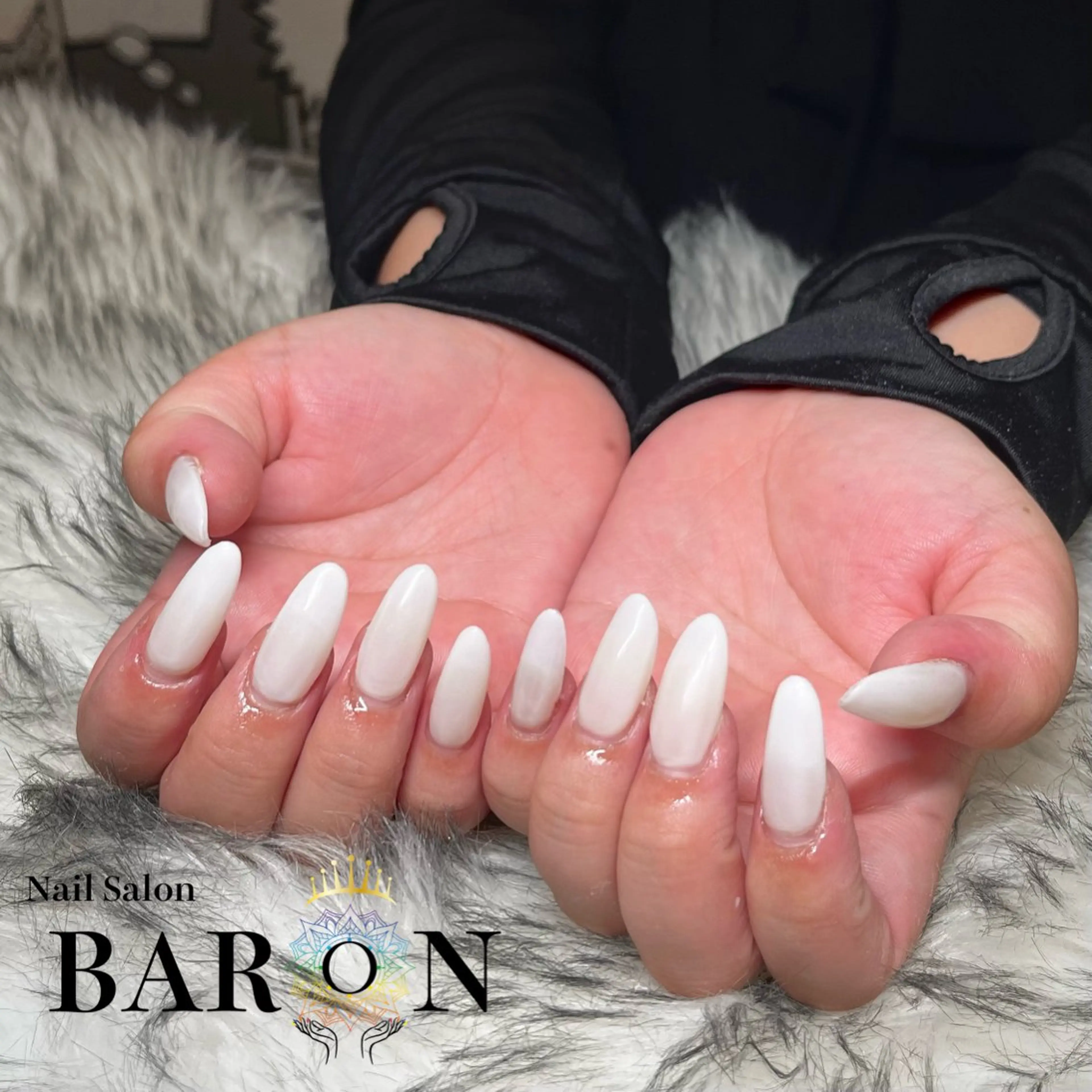 ネイル ホワイト ハンドネイル ☆SAKI☆ BARON 店長のネイルデザイン