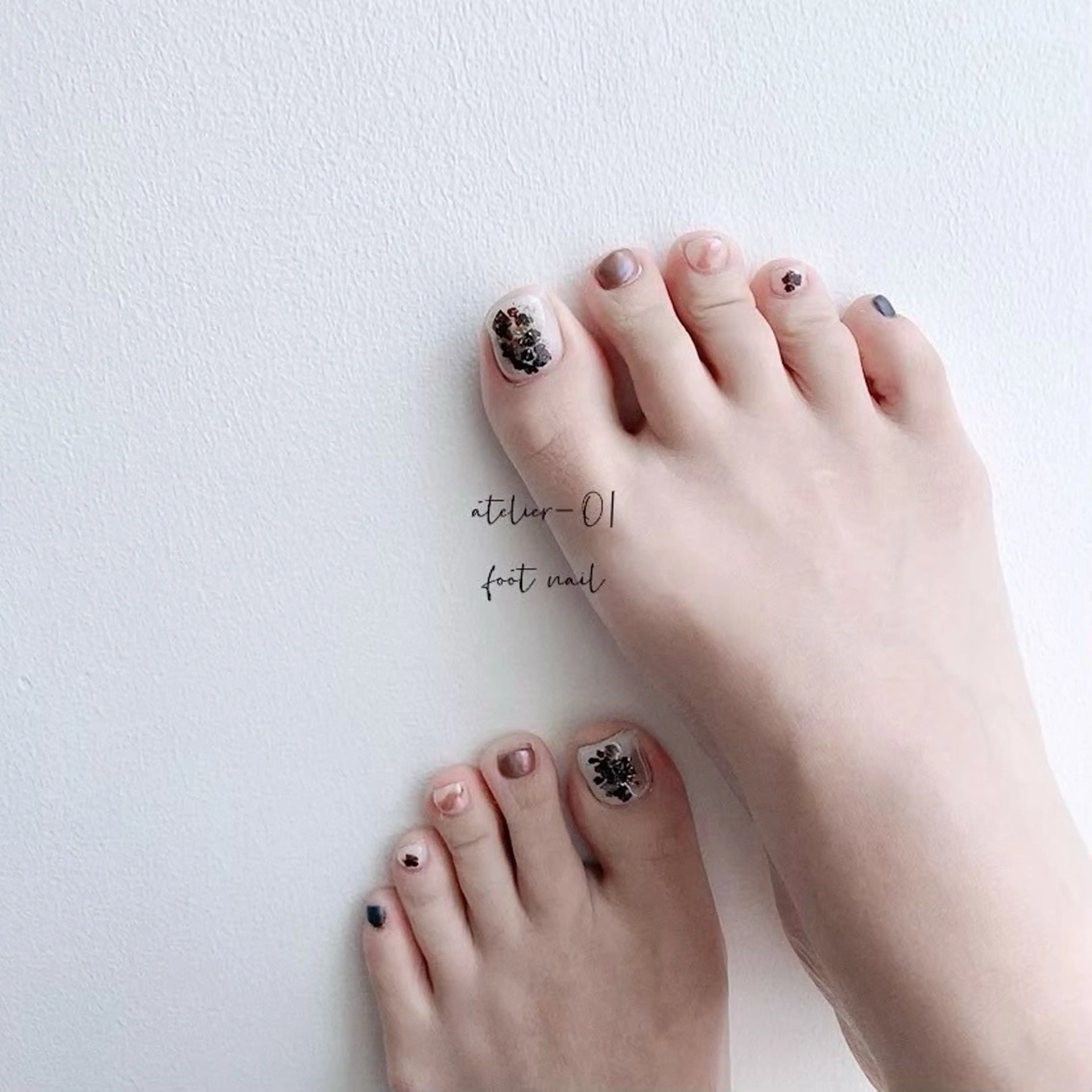 ネイル フットネイル ワンカラーネイル 🩵atelier- 01 優奈🩵のネイルデザイン
