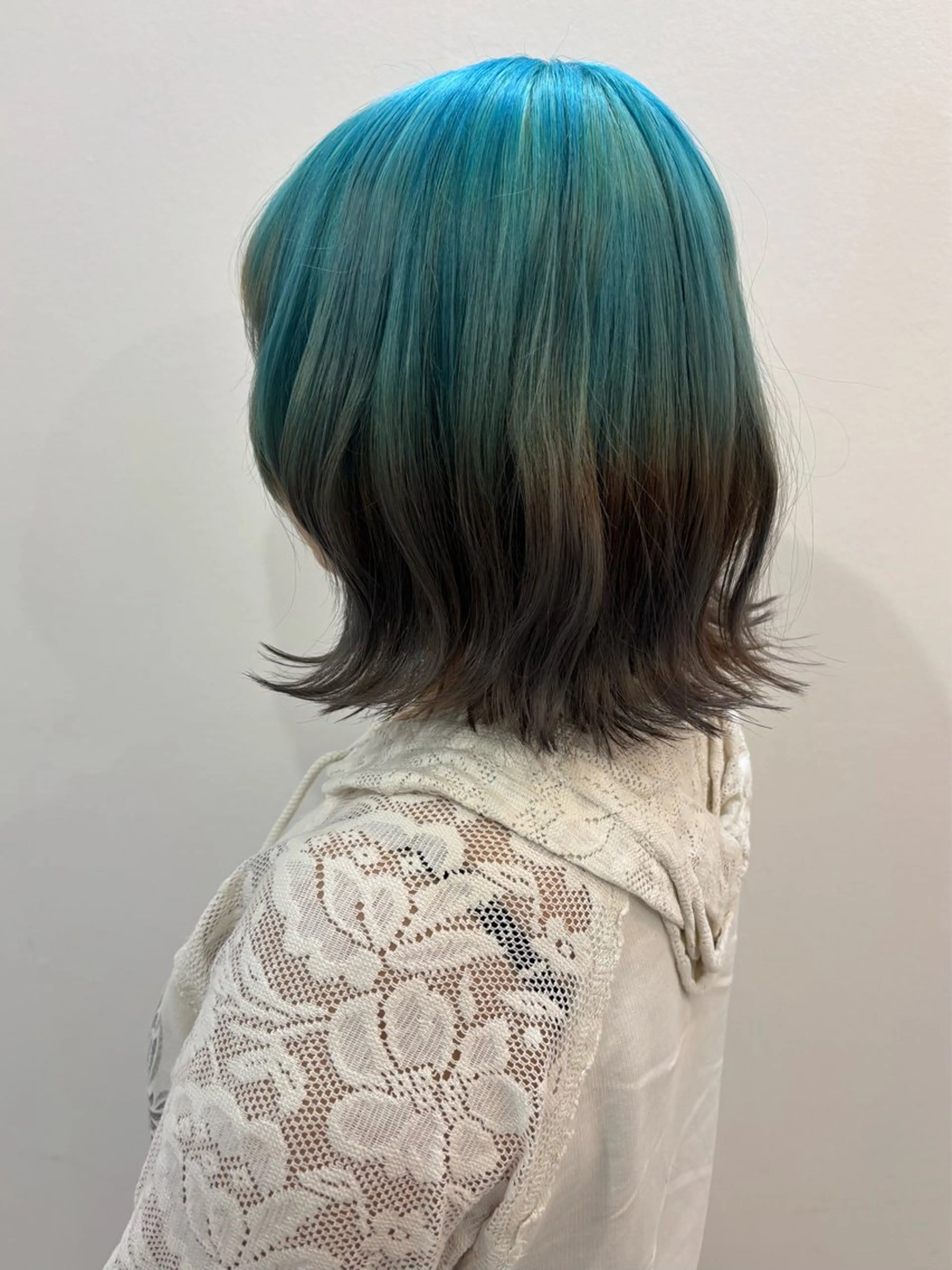 ミディアム カラー ブリーチ ブルーカラー ブラウンカラー デザインカラー グラデーションカラー ヘアカラー ネモト ユイ / fit standのヘアスタイル