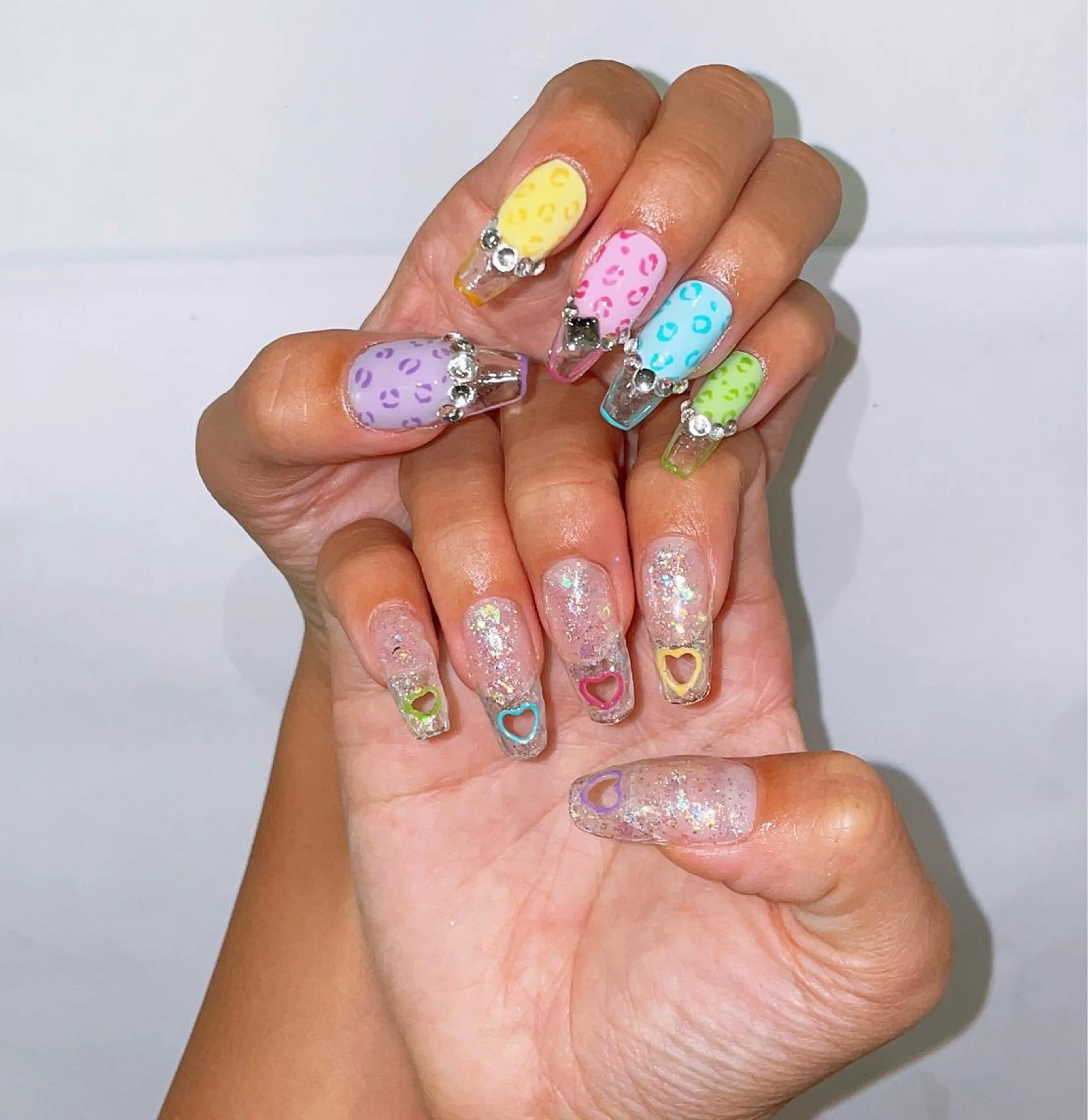 ネイル ハンドネイル VIERU 🌈🎀💖のネイルデザイン