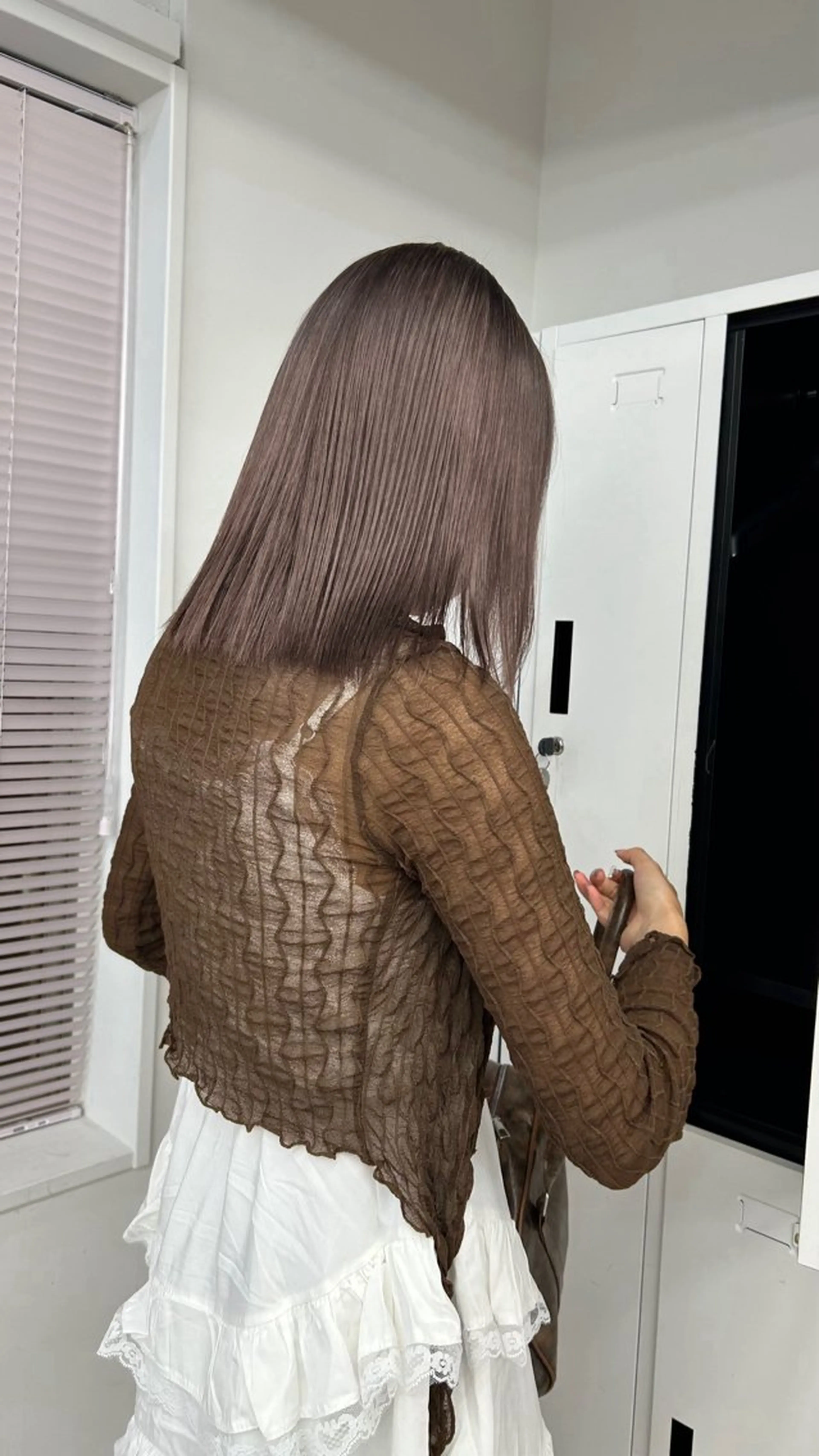 ミディアム カラー アッシュ ベージュカラー ブリーチ ブロンド ブロンドベージュ 💍透明感 💖艶ミルクティーのヘアスタイル