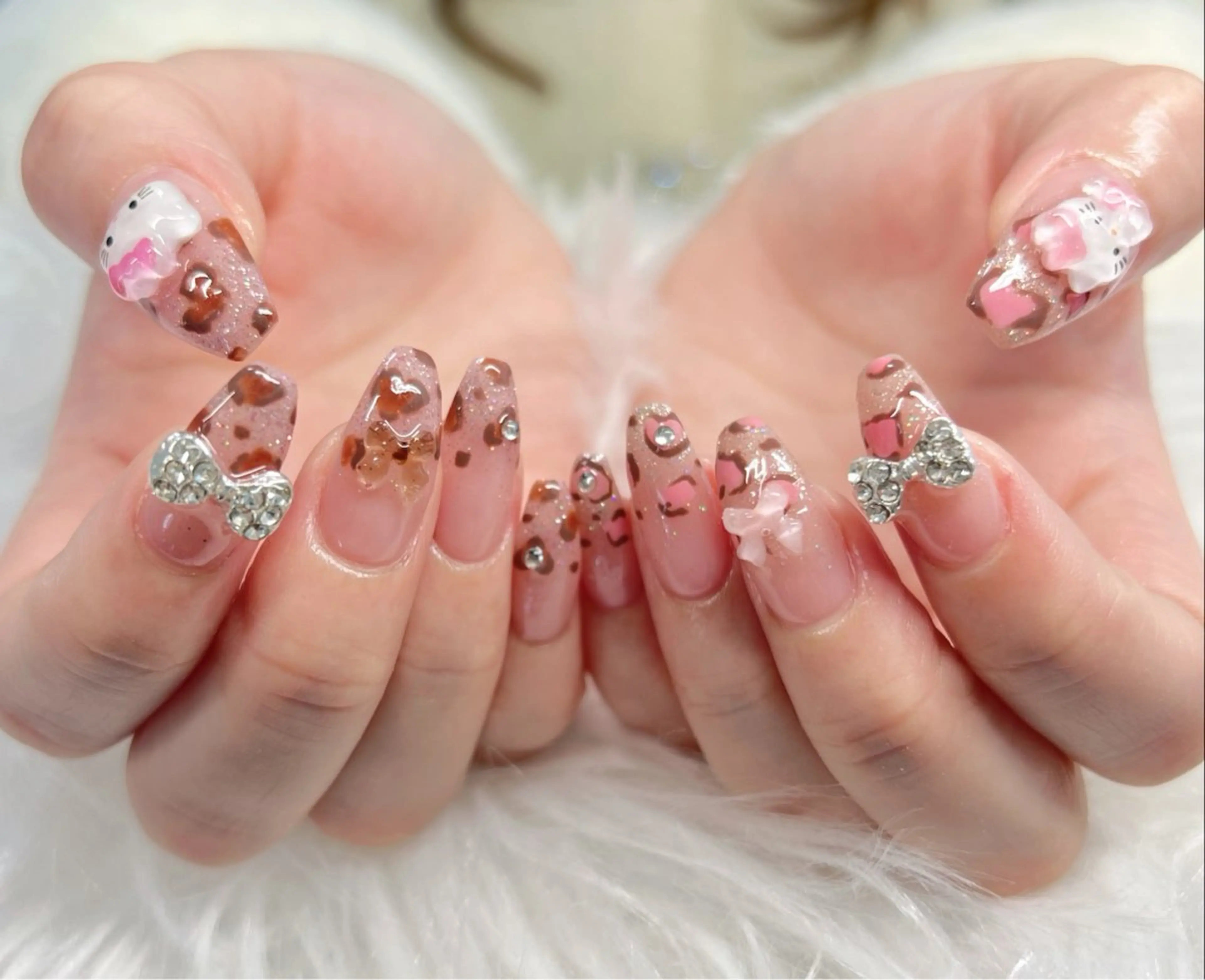 ネイル アニマル柄 フレンチネイル キラキラネイル 韓国ネイル マグネットネイル ハンドネイル Lee _nailのネイルデザイン