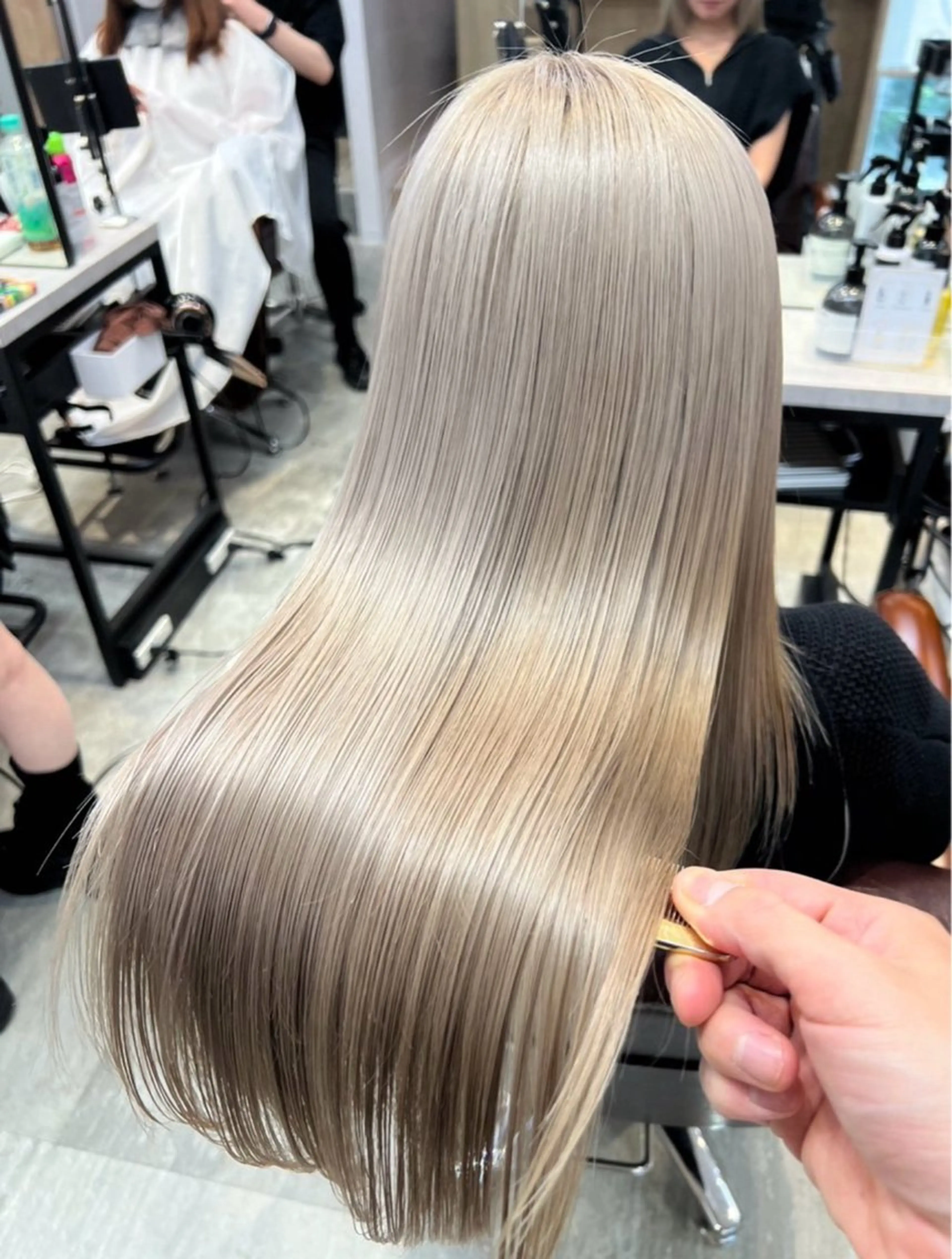 【🦋平日限定🦋】ハイトーンmenu💇🏼♀️カット➕ブリーチ➕オンカラー🤍🫧の写真