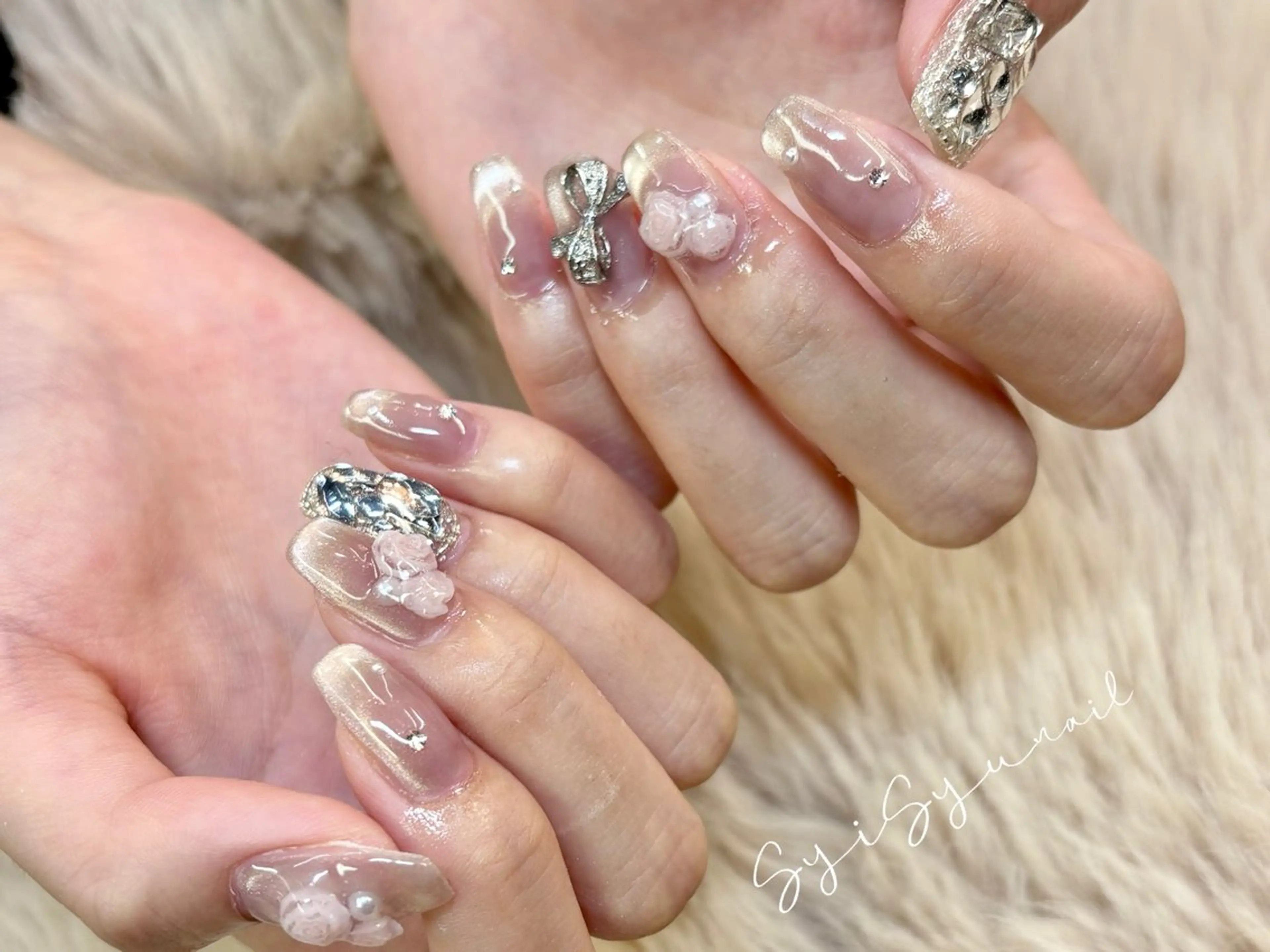 セミロング SyiSyu なんば本店のネイルデザイン
