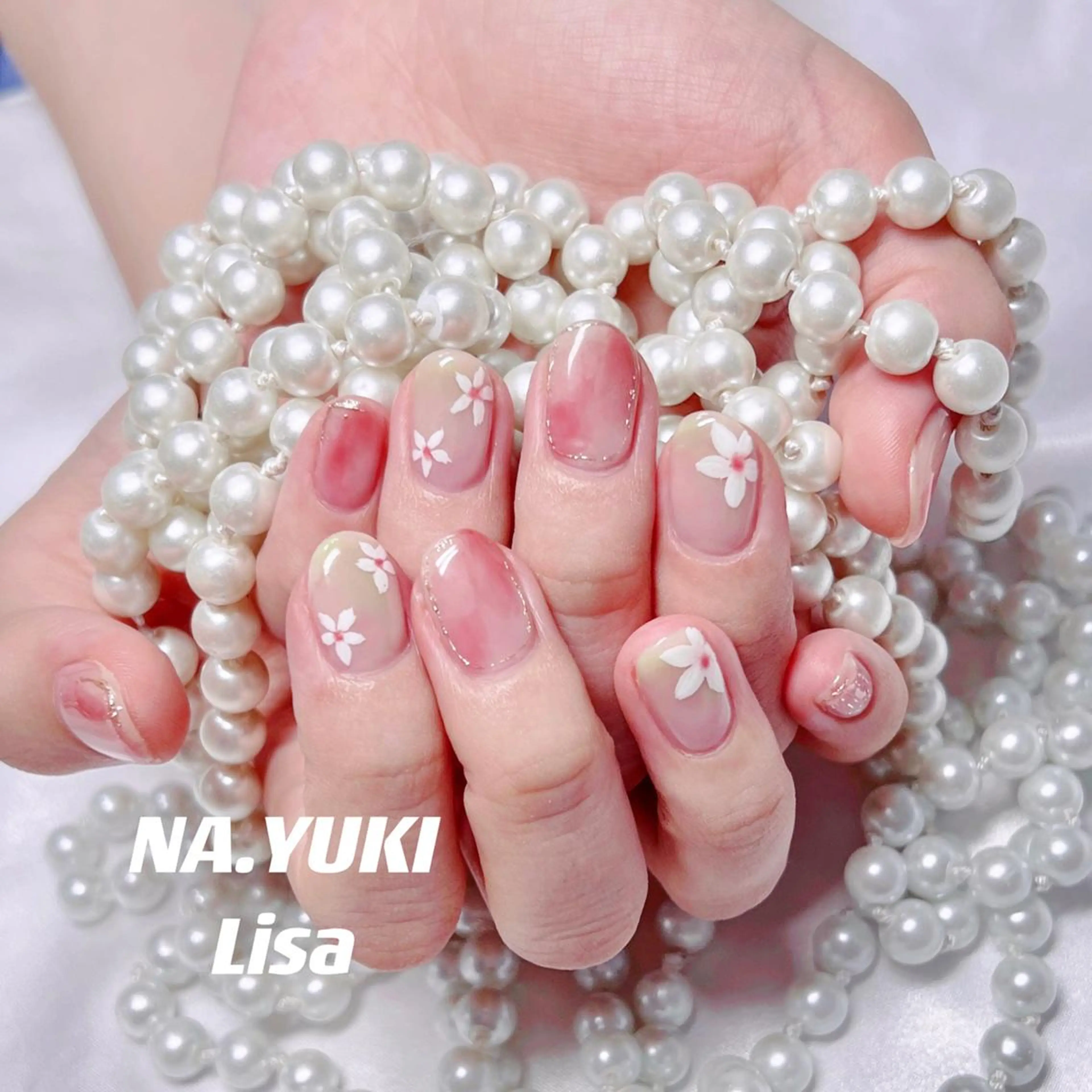 ネイル 🦋 Queenieのネイルデザイン