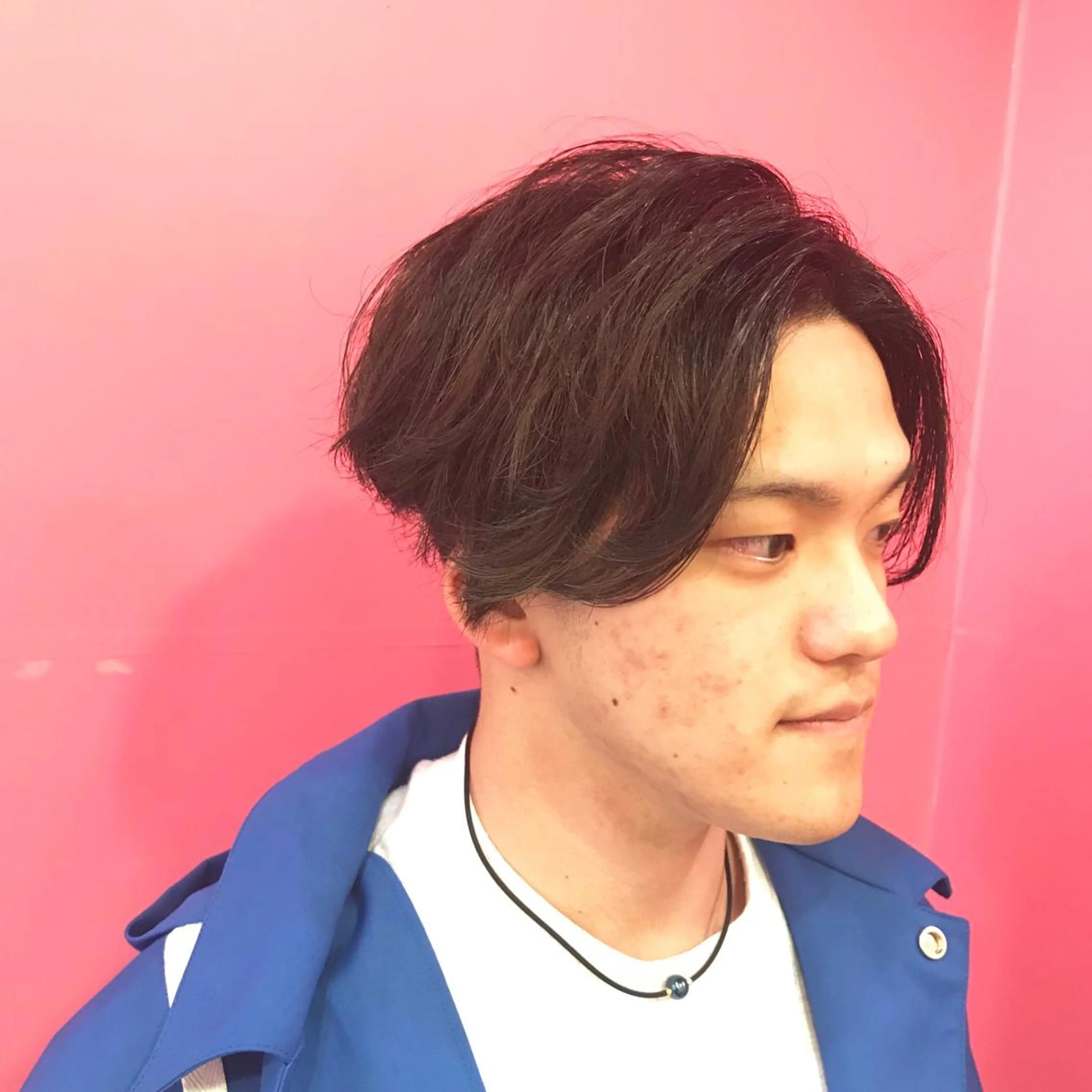 ショート カラー メンズ センターパート メンズハイライト マッシュ ブルーカラー ブルージュ カット パーマ Vir by browのヘアスタイル