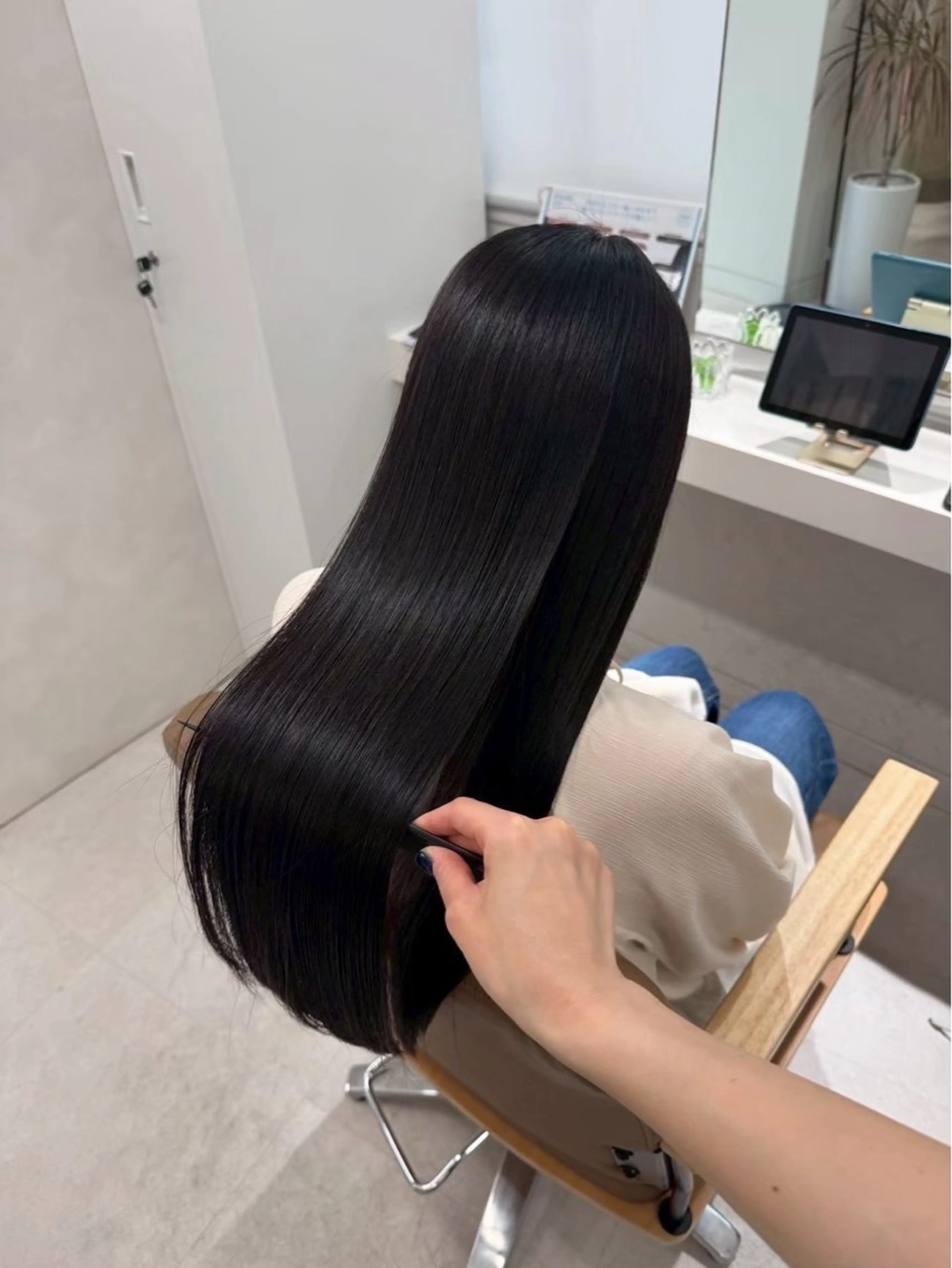 ロング SLASHスラッシュ 片野さくらのヘアスタイル