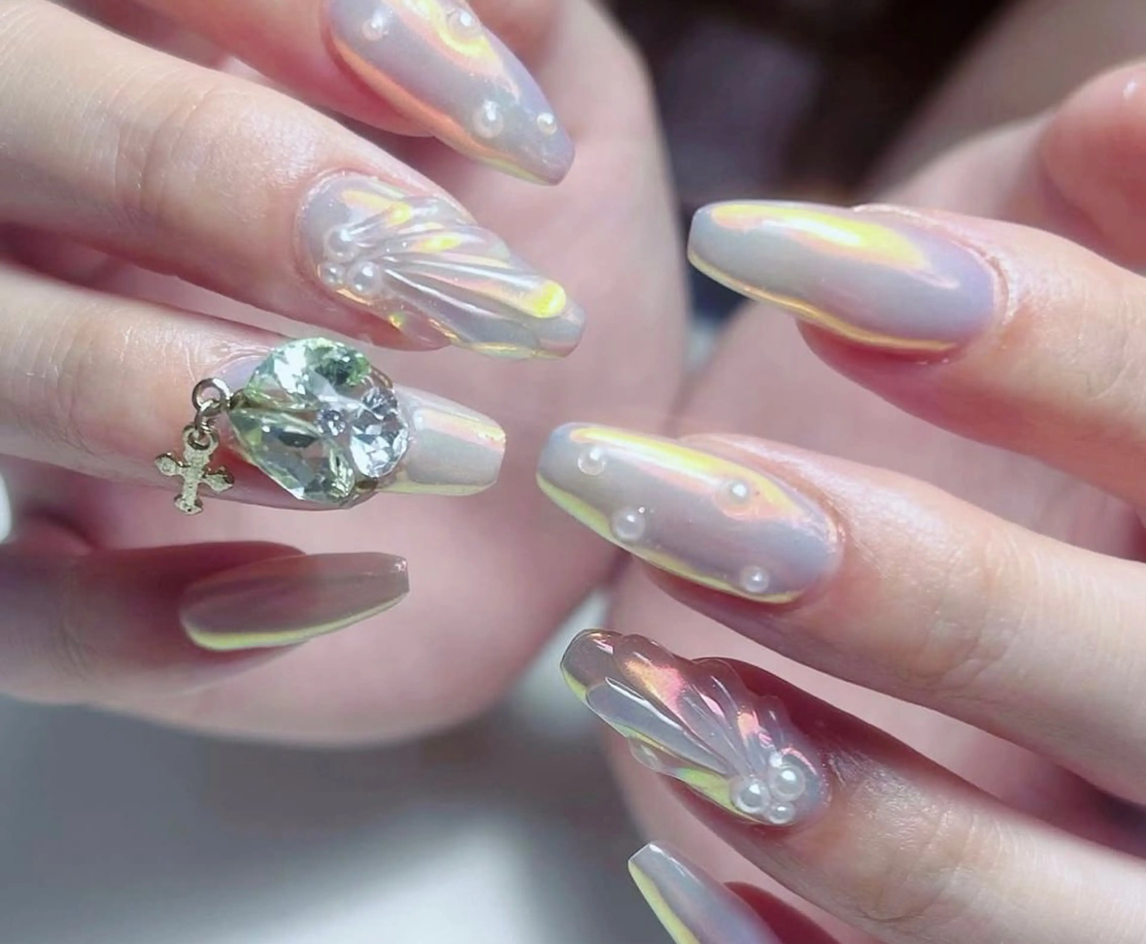ネイル オーロラネイル 長さ出し フレンチネイル ジェルネイル ガラスフレンチ ハンドネイル Rela・S NAILのネイルデザイン
