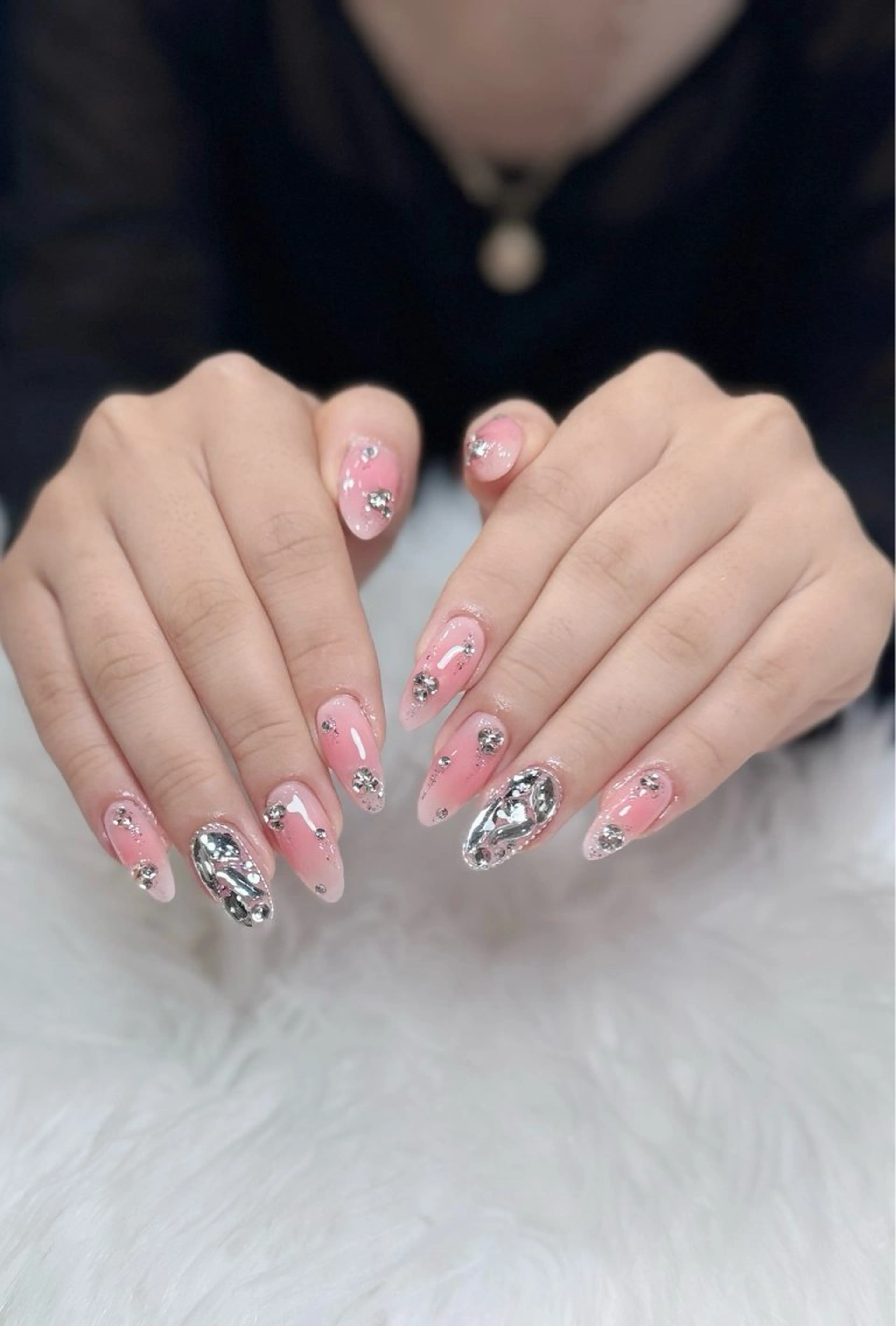 ネイル オーロラネイル チークネイル フットネイル フレンチネイル ジェルネイル ハンドネイル Nichi Nailsのネイルデザイン