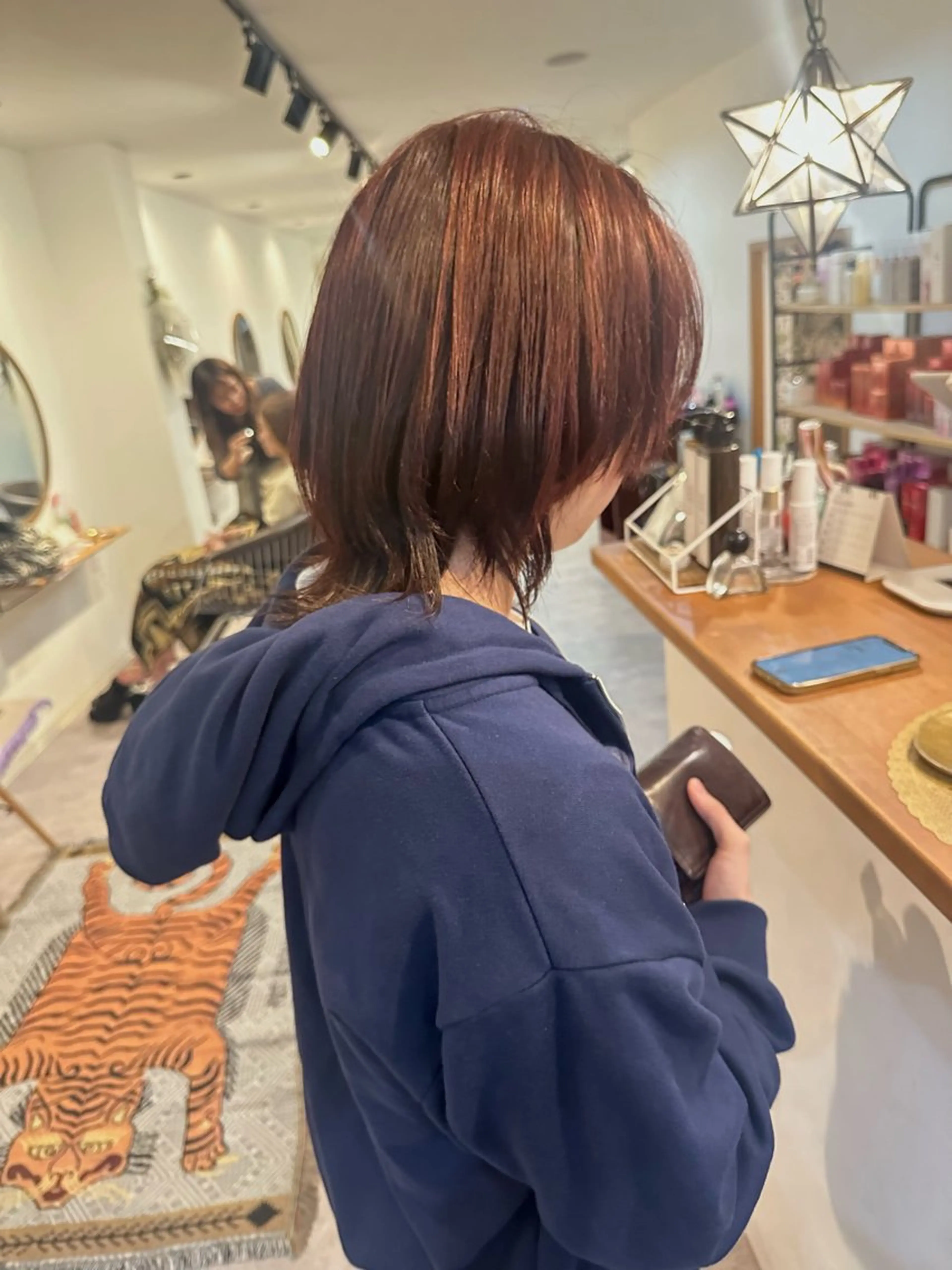 ショート カラー ブリーチ レッドカラー 梅田 薫のヘアスタイル