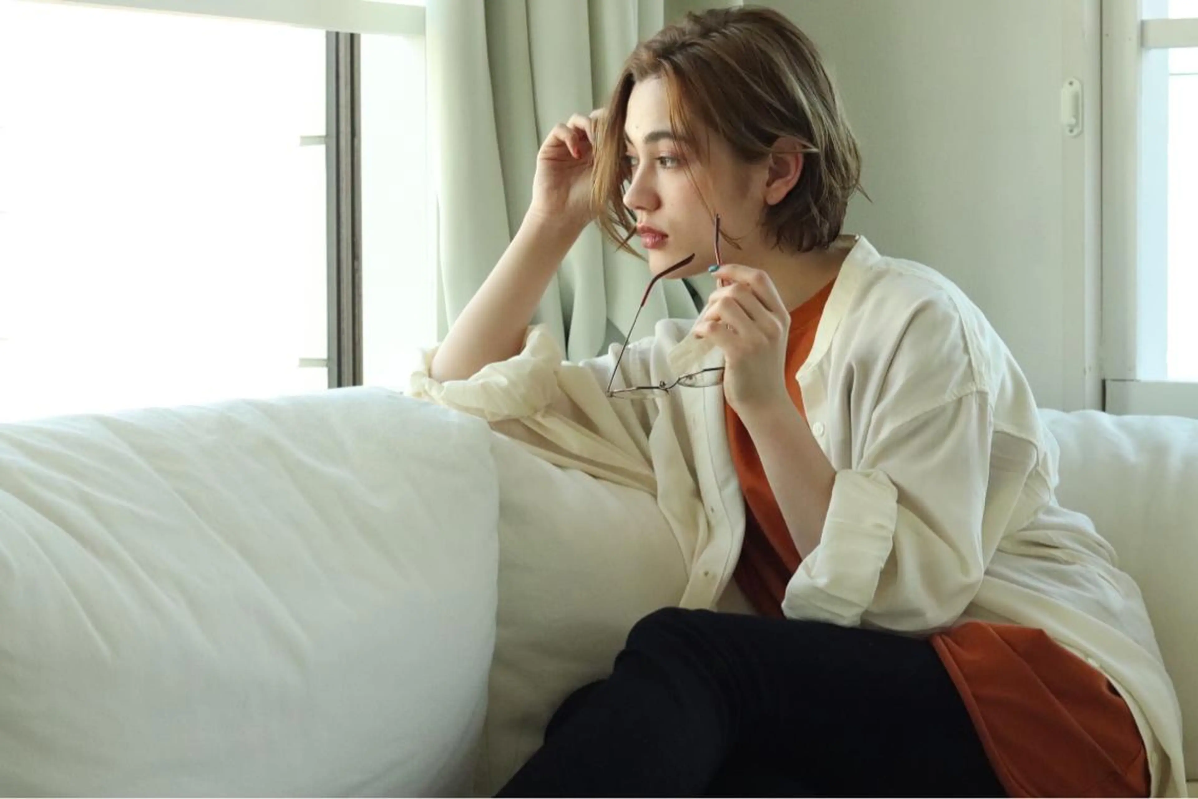 ミディアム ボブ カット ヘアカラー ブリーチ/ハイトーン SERINAのヘアスタイル