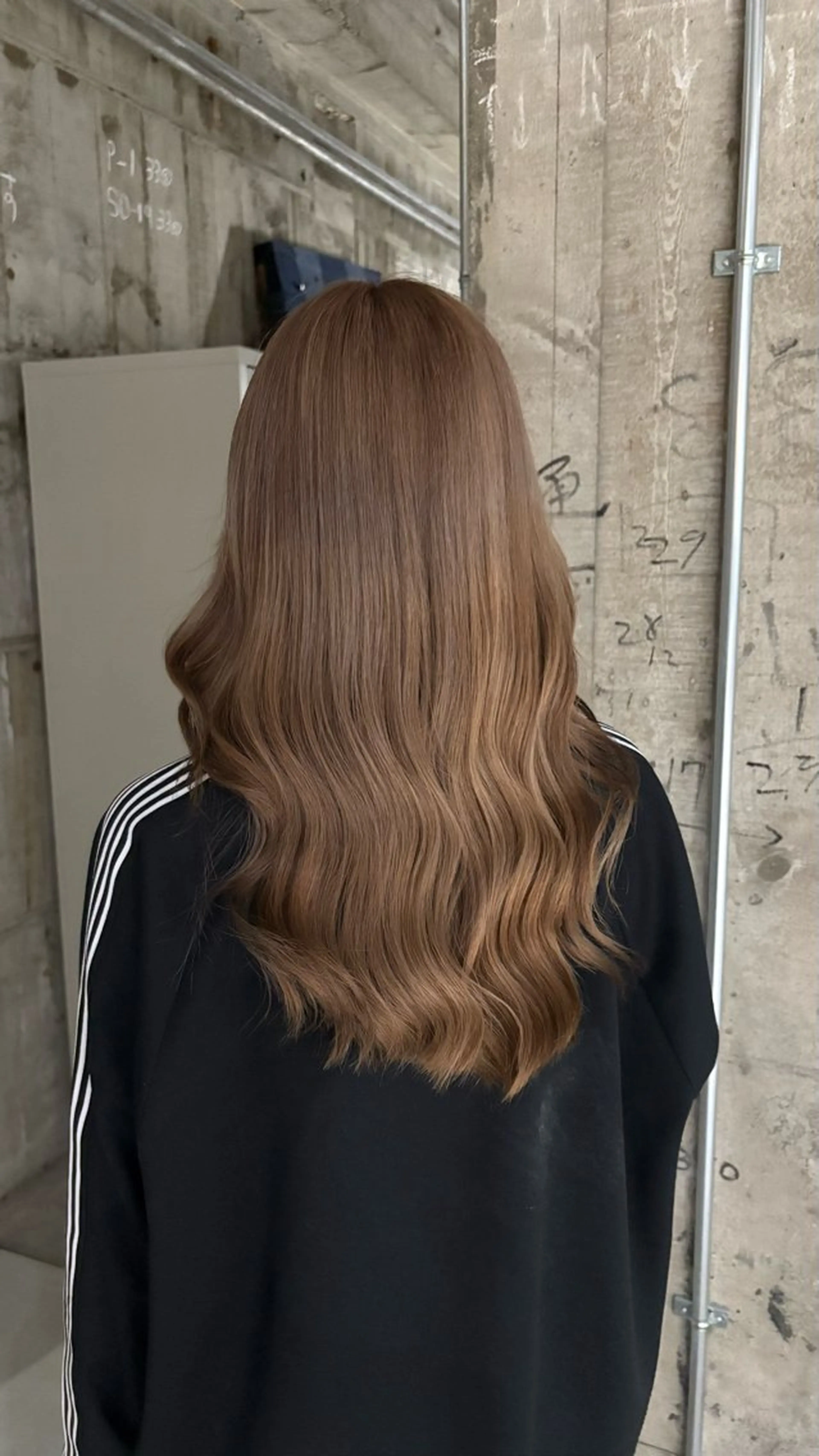 ブリーチリタッチ(3cm以内)+フルカラー+Aujuaシャンプー付きの写真