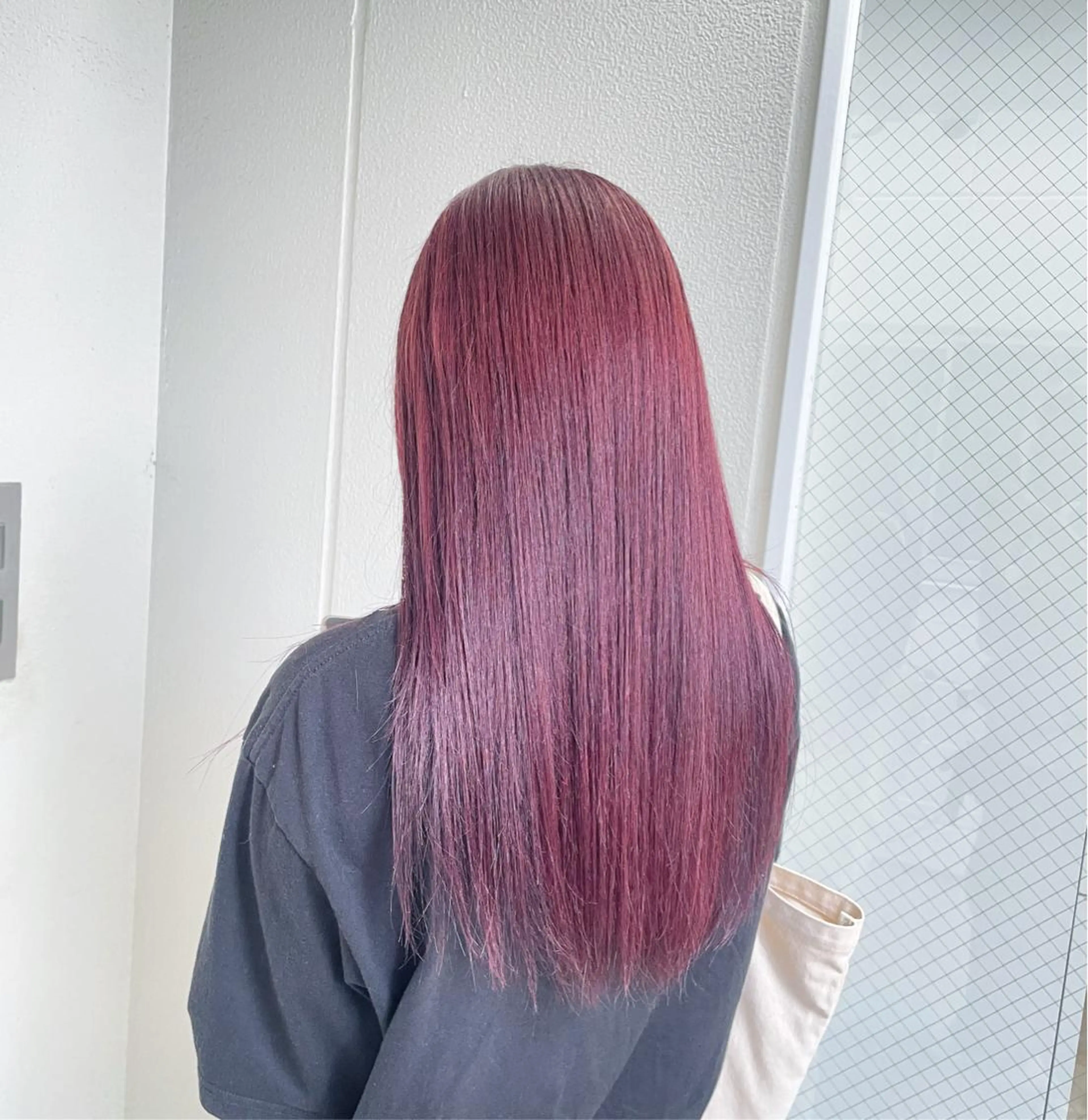 ロング カラー ヘアアレンジ レッドカラー バイオレットカラー ヘアカラー トリートメント ヘッドスパ ヘアセット 艶髪✨寒色カラー✨ 翁長孝輔のヘアスタイル