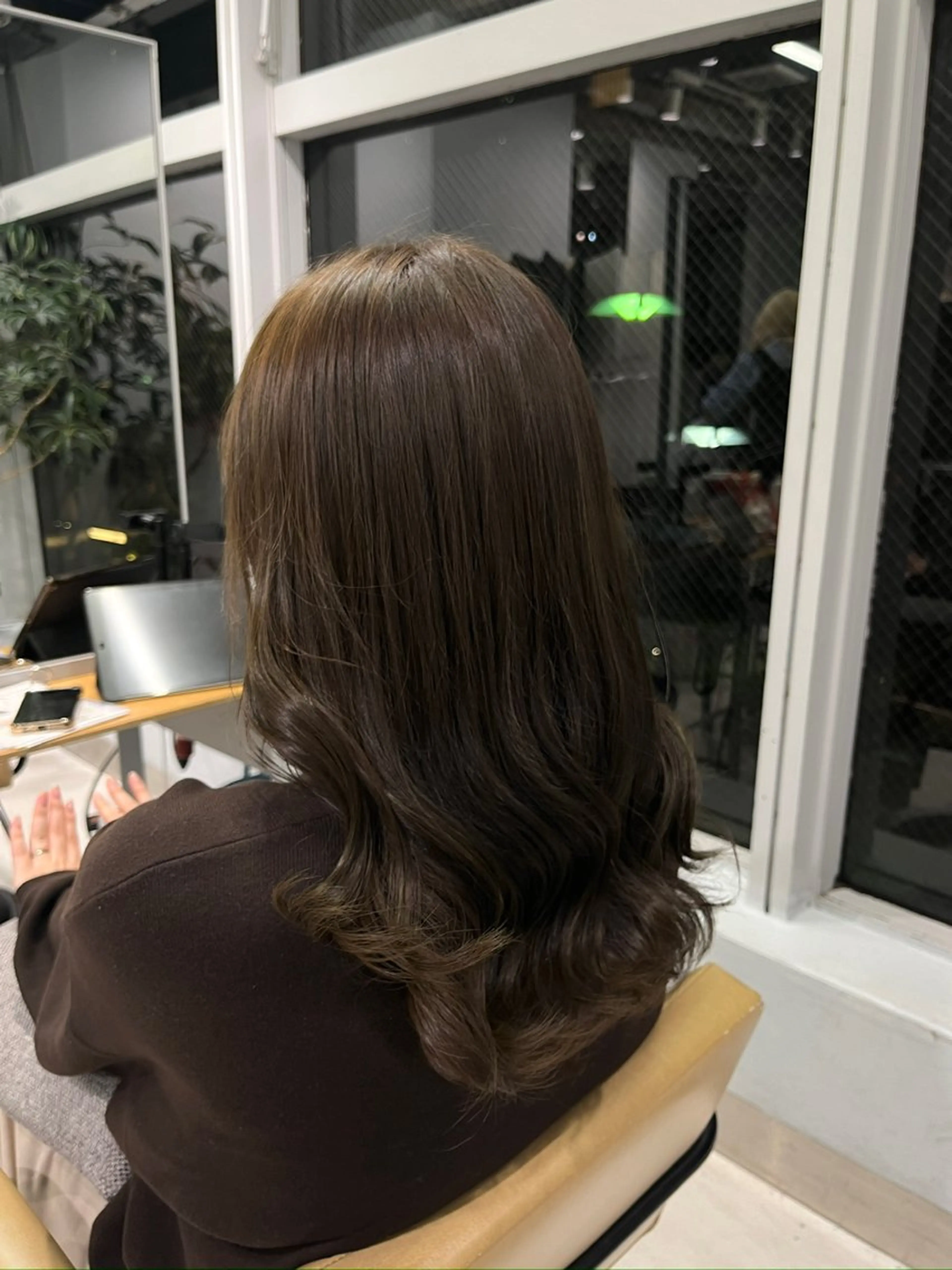 ミディアム カラー ベージュカラー オリーブベージュ 長谷川 ななこのヘアスタイル