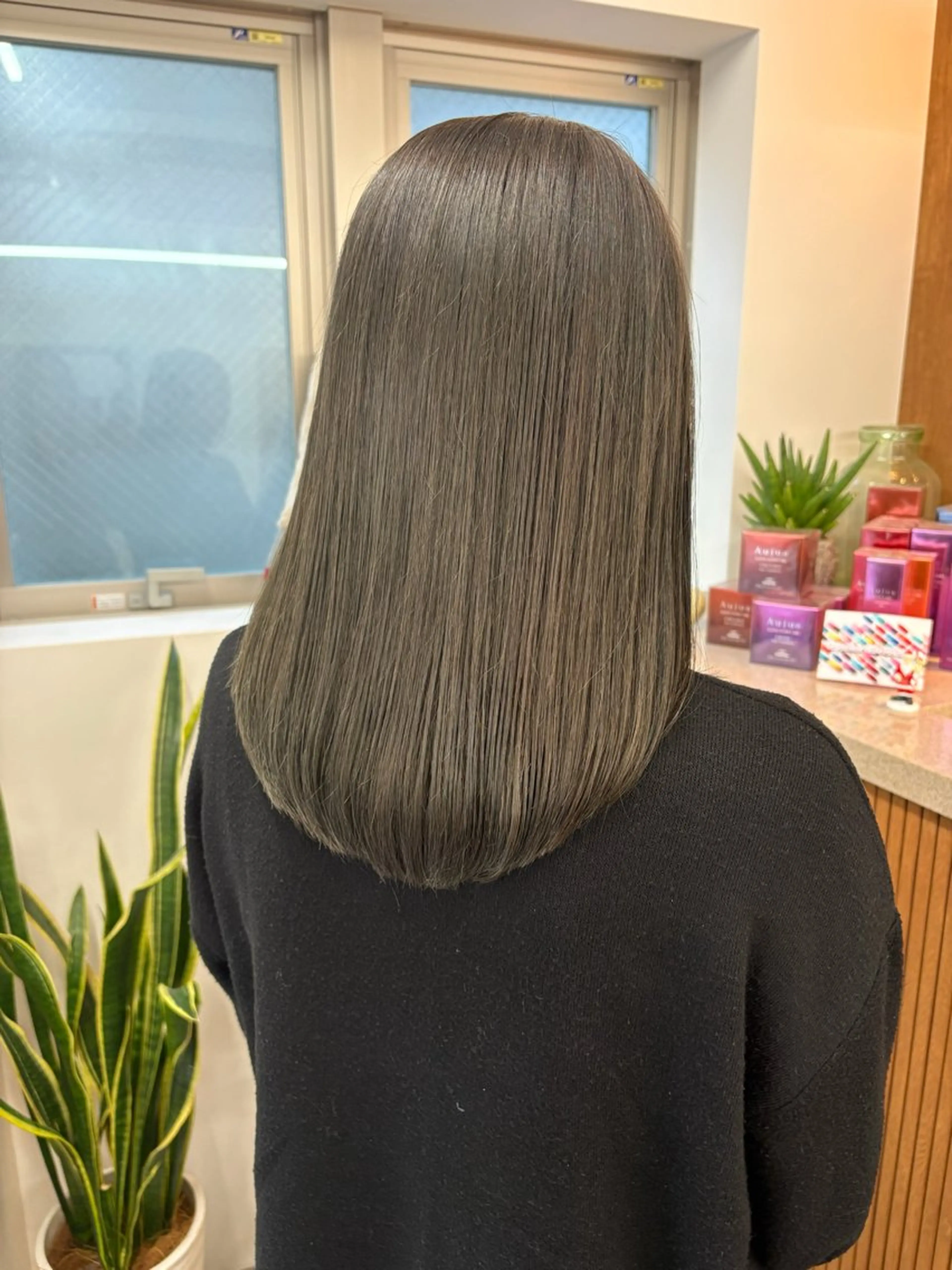 セミロング カラー カット ヘアカラー トリートメント 透明感・艶カラー/ 坂田友梨奈のヘアスタイル