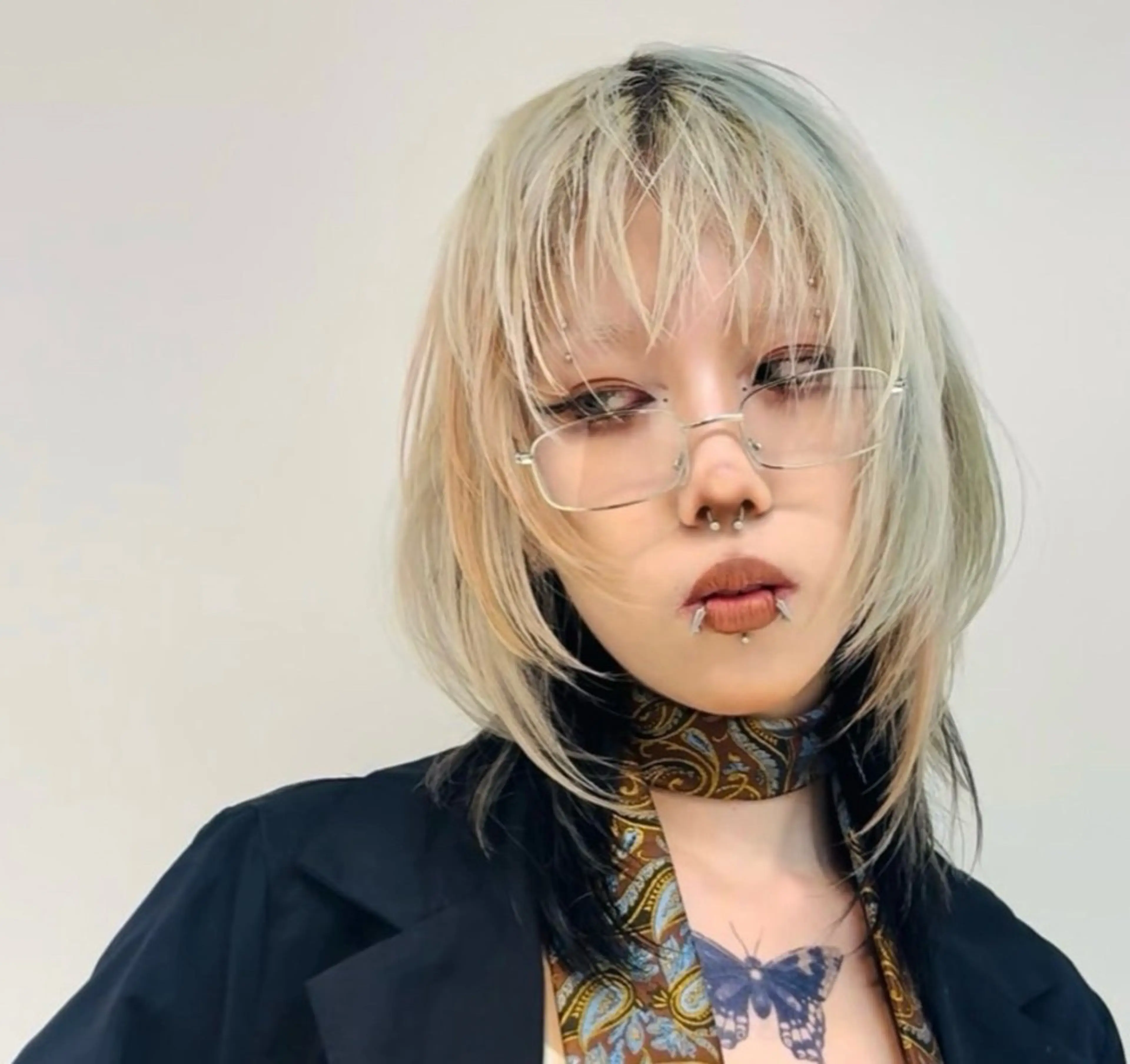 ミディアム ウルフカット 佐々木 哲太のヘアスタイル