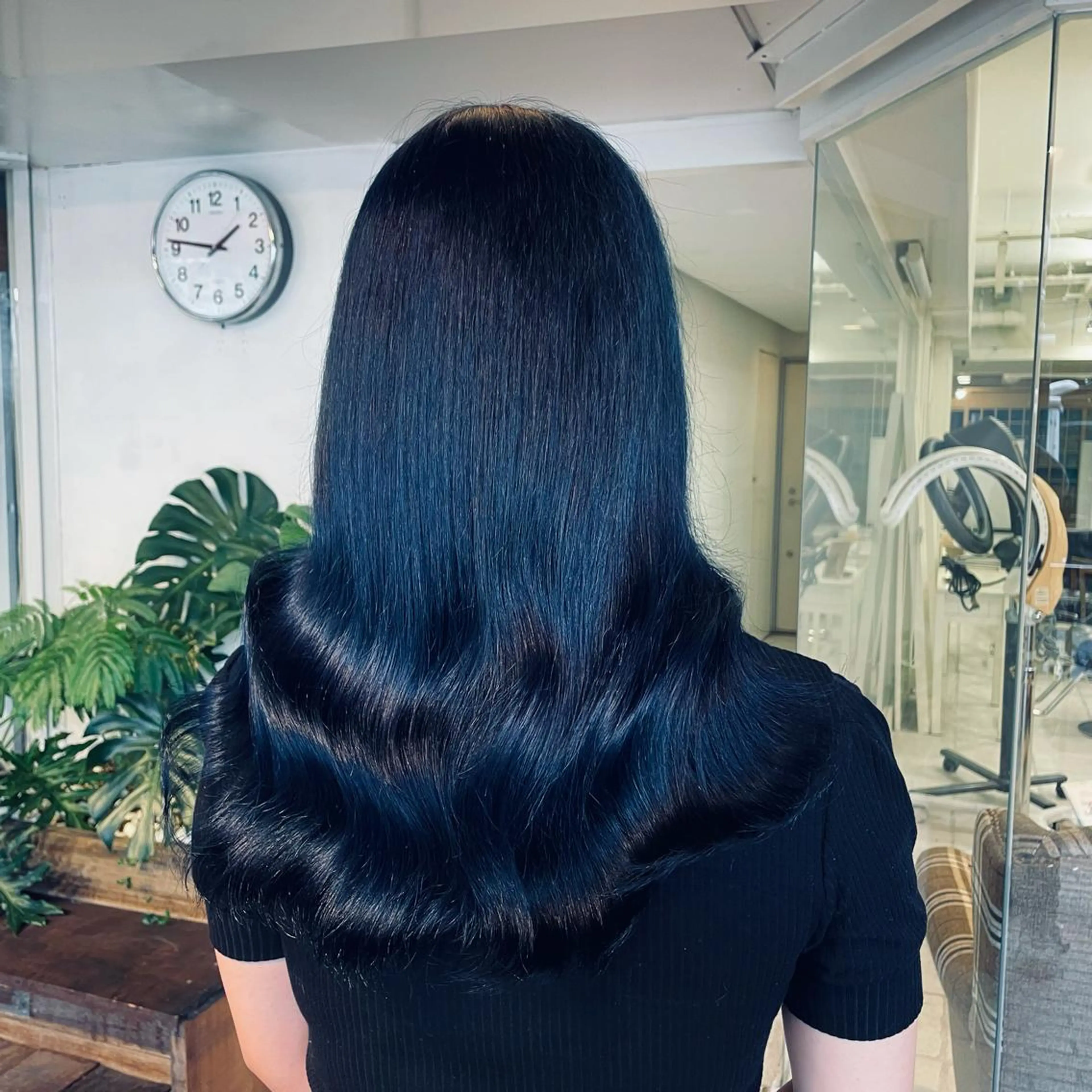 セミロング カラー ブルーカラー Hiroto／ インナーカラー／神戸のヘアスタイル