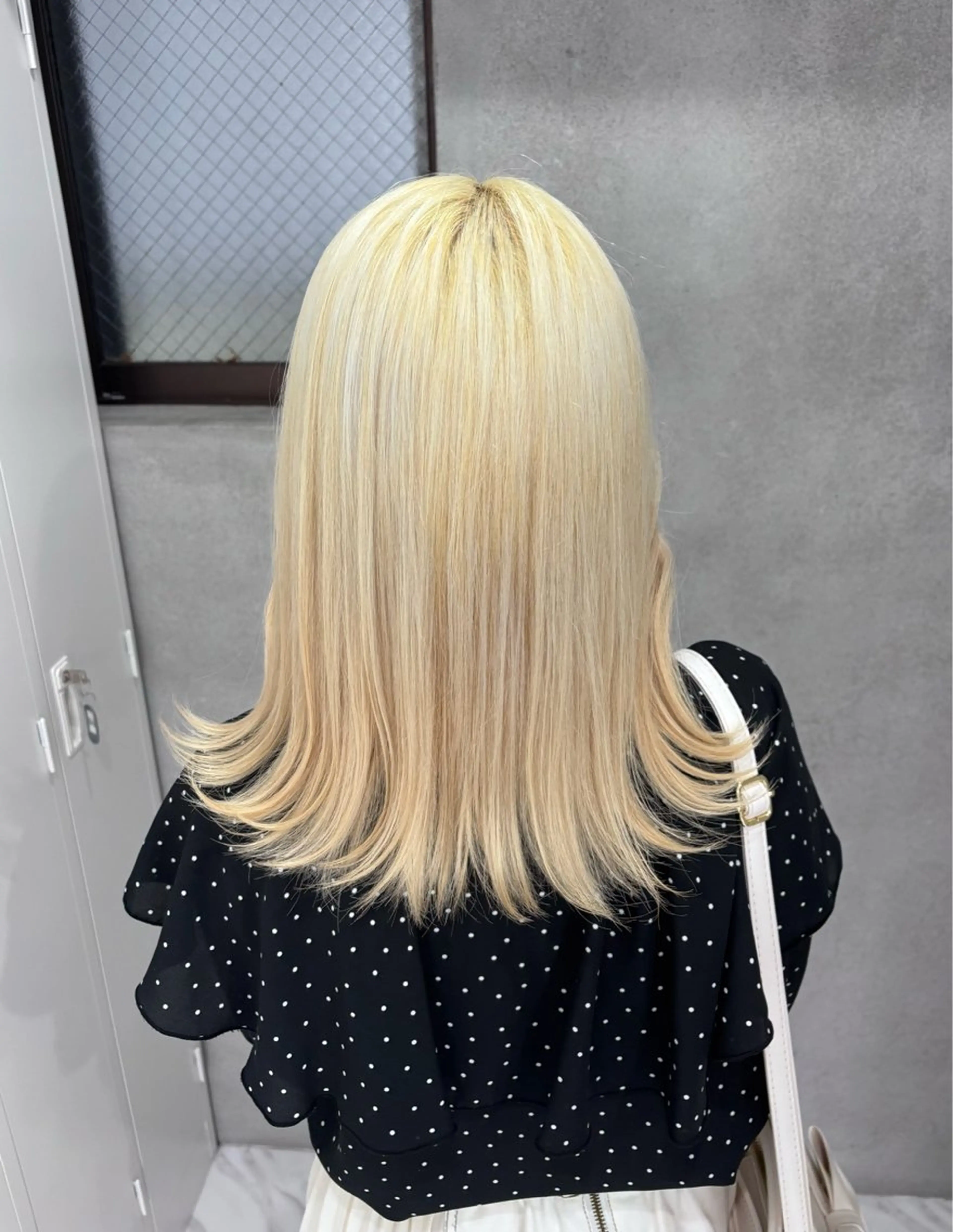 セミロング カラー 広香🪽ハイトーン/ レイヤー/ヘアセットのヘアスタイル