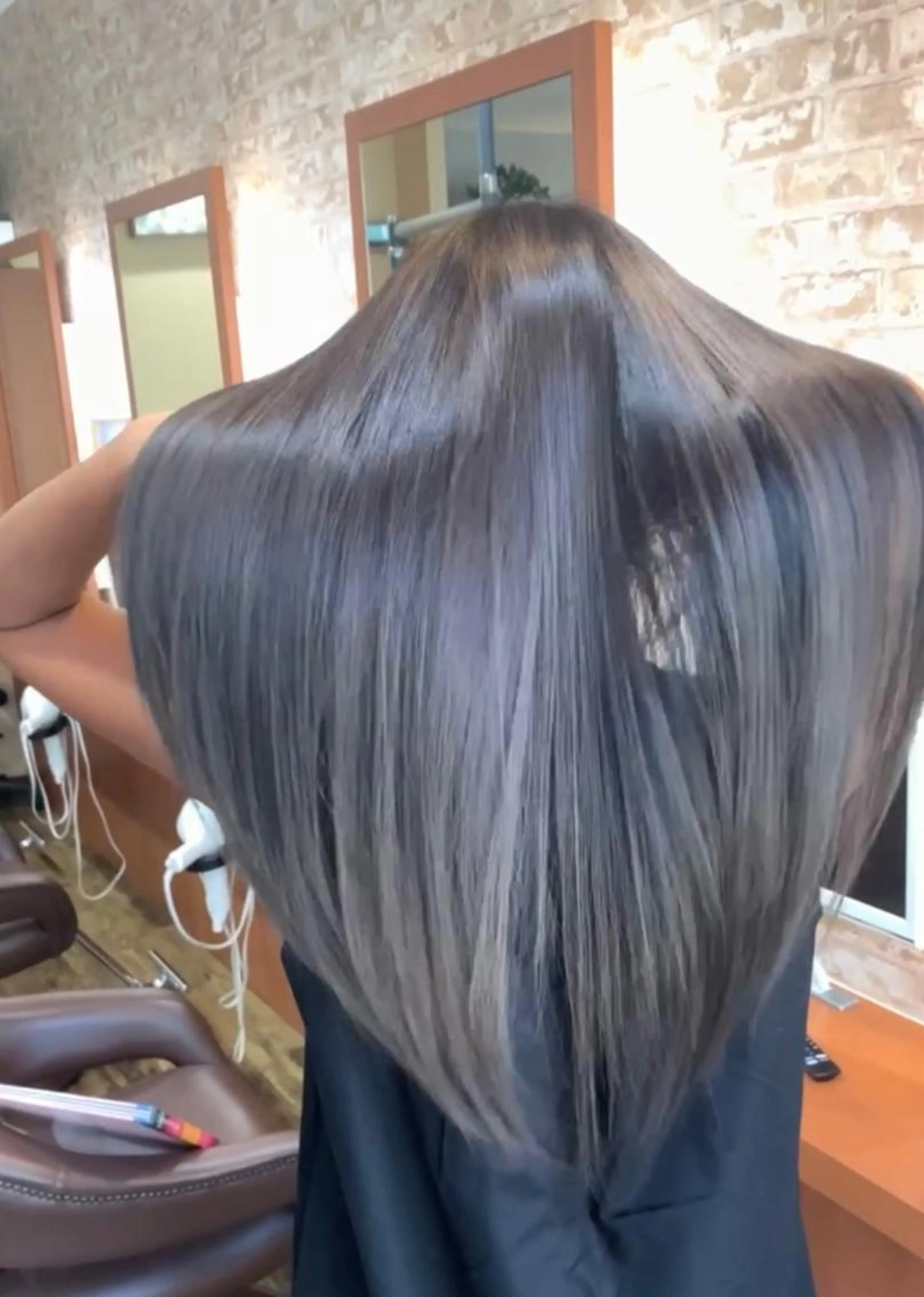 酸熱カラー＋活性ケラチン髪質改善トリートメントの写真