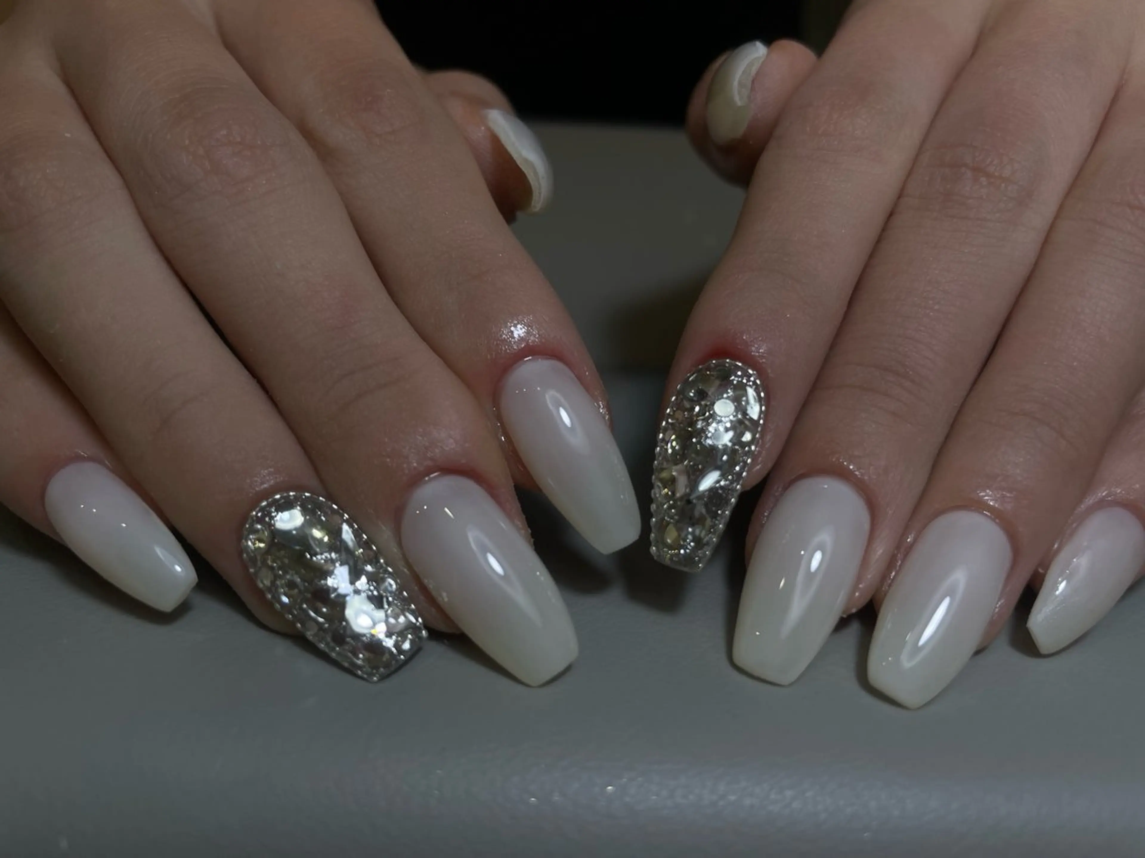 ネイル オーロラネイル 長さ出し フレンチネイル ジェルネイル ガラスフレンチ ハンドネイル Rela・S NAILのネイルデザイン