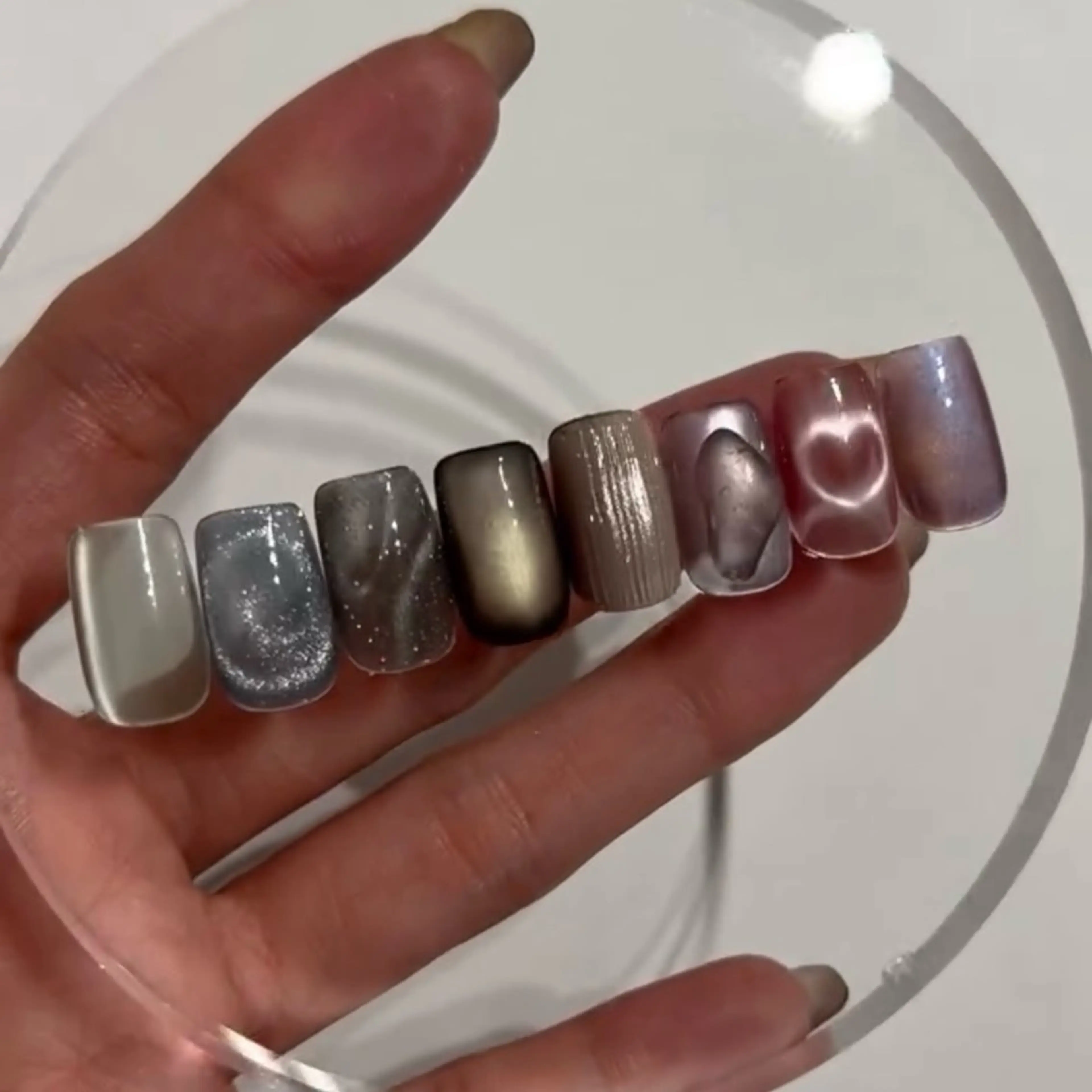 ネイル カジュアル チークネイル グラデーション ハート マグネットネイル ハンドネイル ハンドケア lyly.nail所属・lylynail YUUKAのネイルデザイン