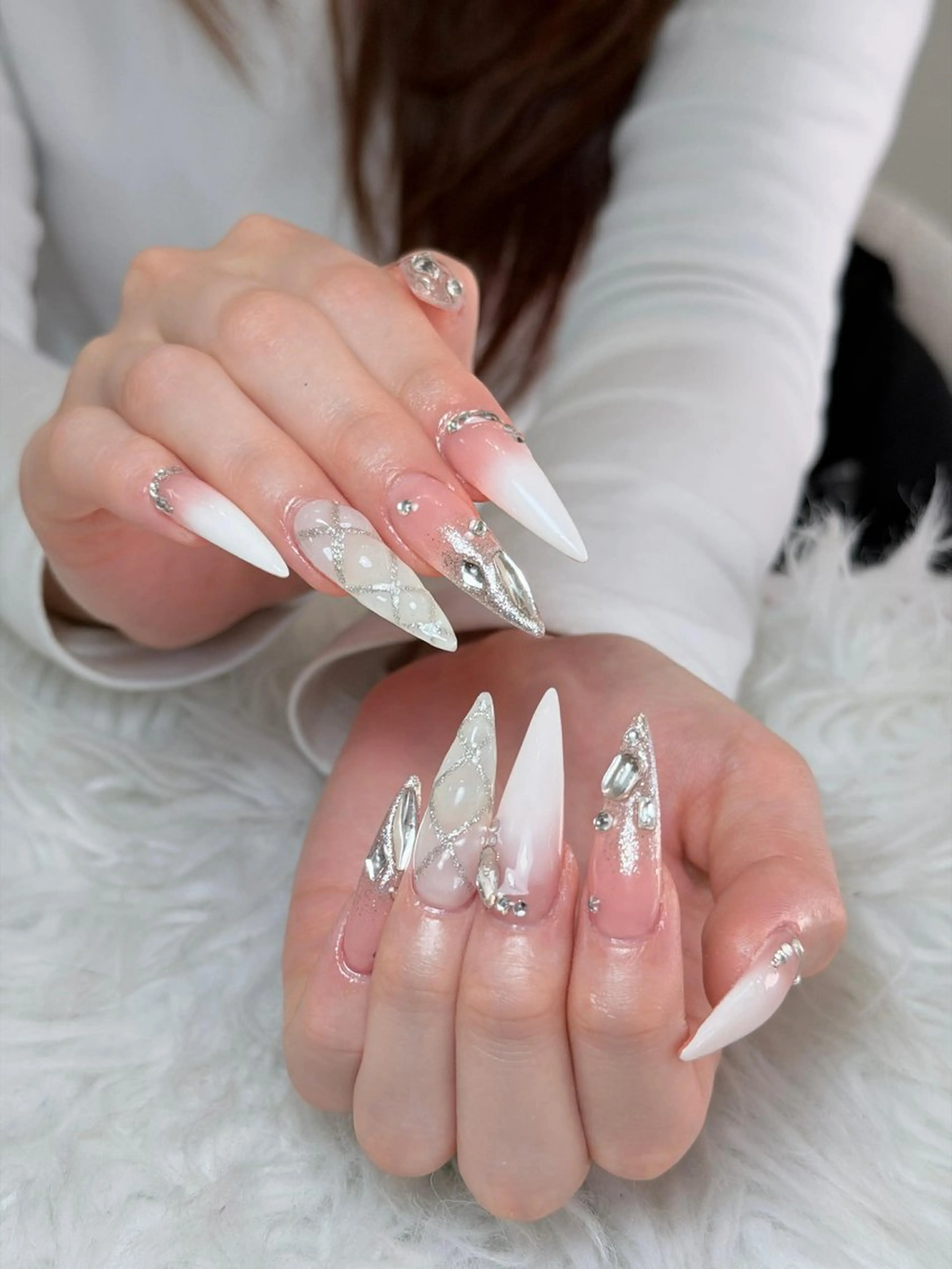ネイル チークネイル ドット フレンチネイル グラデーション ハート ハンドネイル ハンドケア Eli Nails 新宿のネイルデザイン