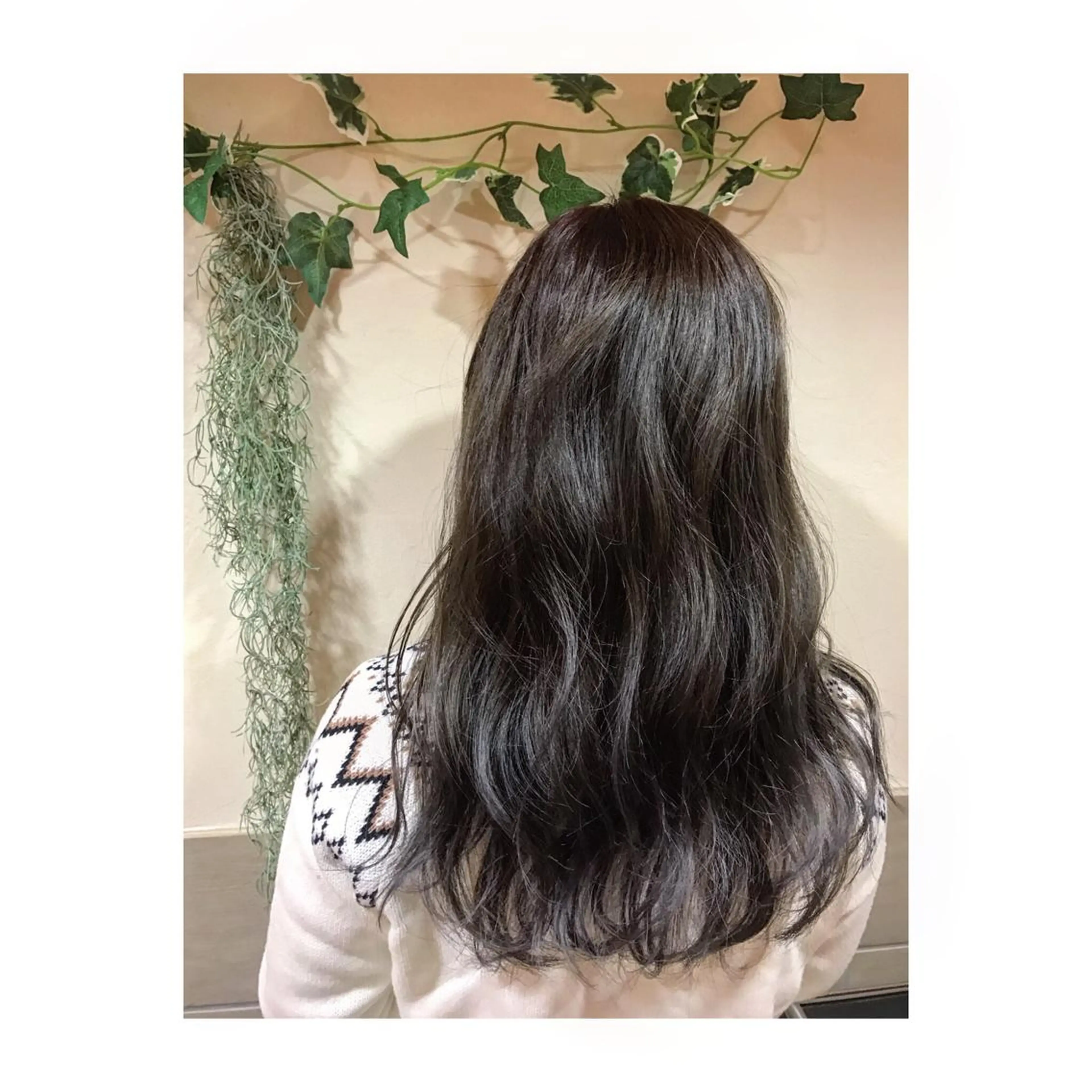 ミディアム セミロング ロング カラー アッシュ ブルーカラー ブルーアッシュ 透明感カラー 🪐脱白髪染め 🪐松尾菜々美のヘアスタイル