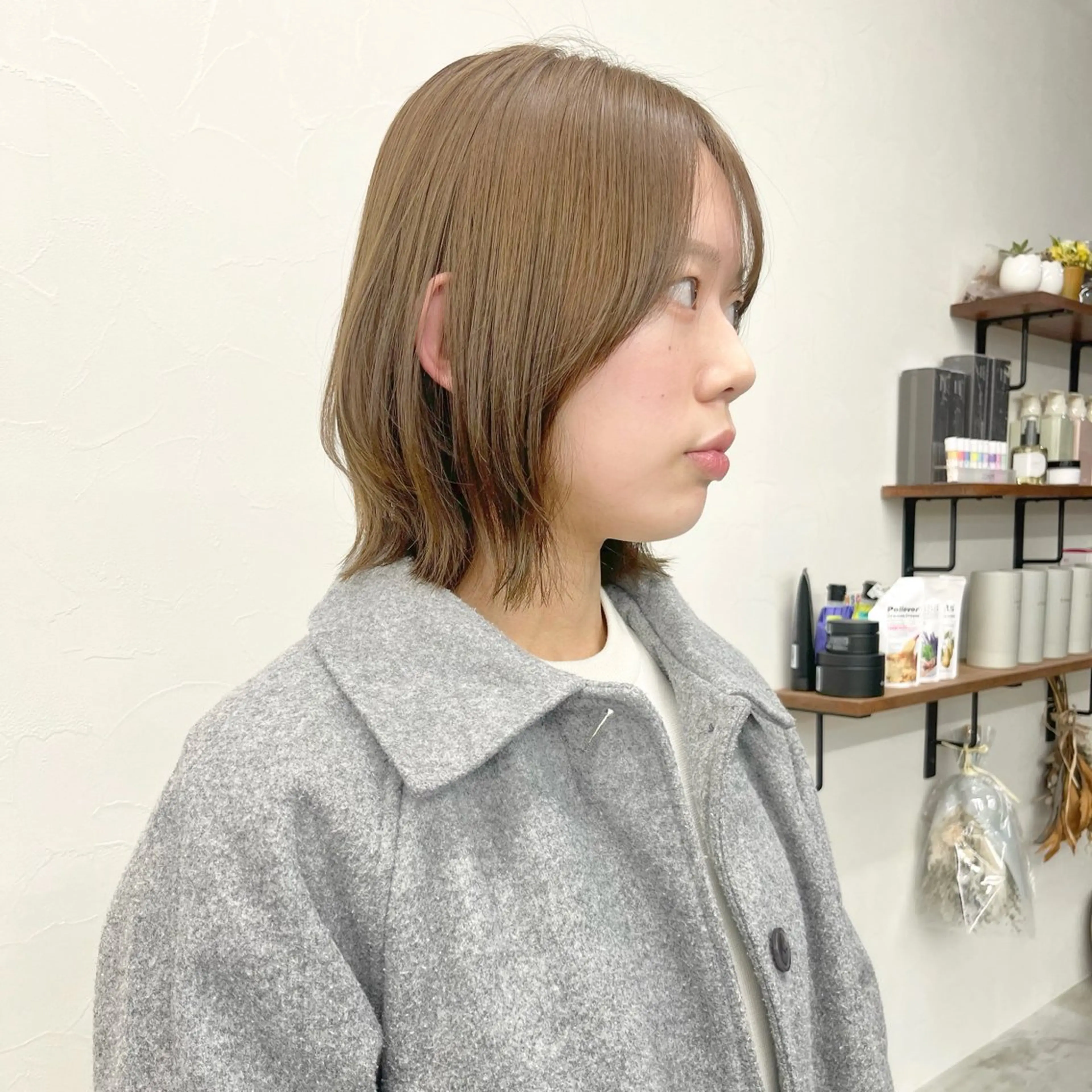 ショート カラー ベージュカラー ブリーチ ブリーチなしカラー オリーブベージュ ボブ カット ヘアカラー トリートメント 初めてのショート お任せください✂️のヘアスタイル