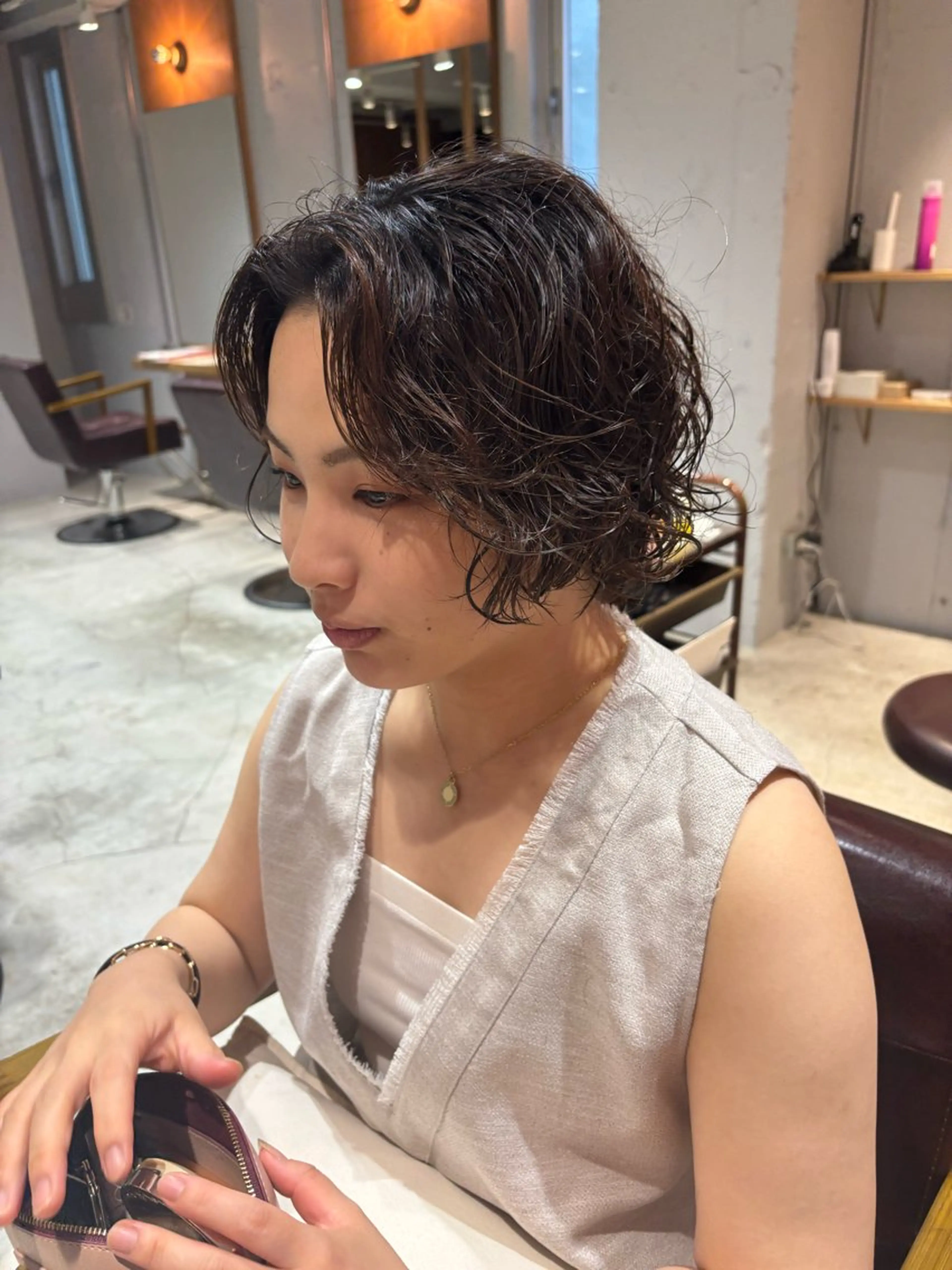 ショート カラー パーマ カット ヘアカラー パーマ トリートメント mei｜顔まわり ×透明感カラーのヘアスタイル
