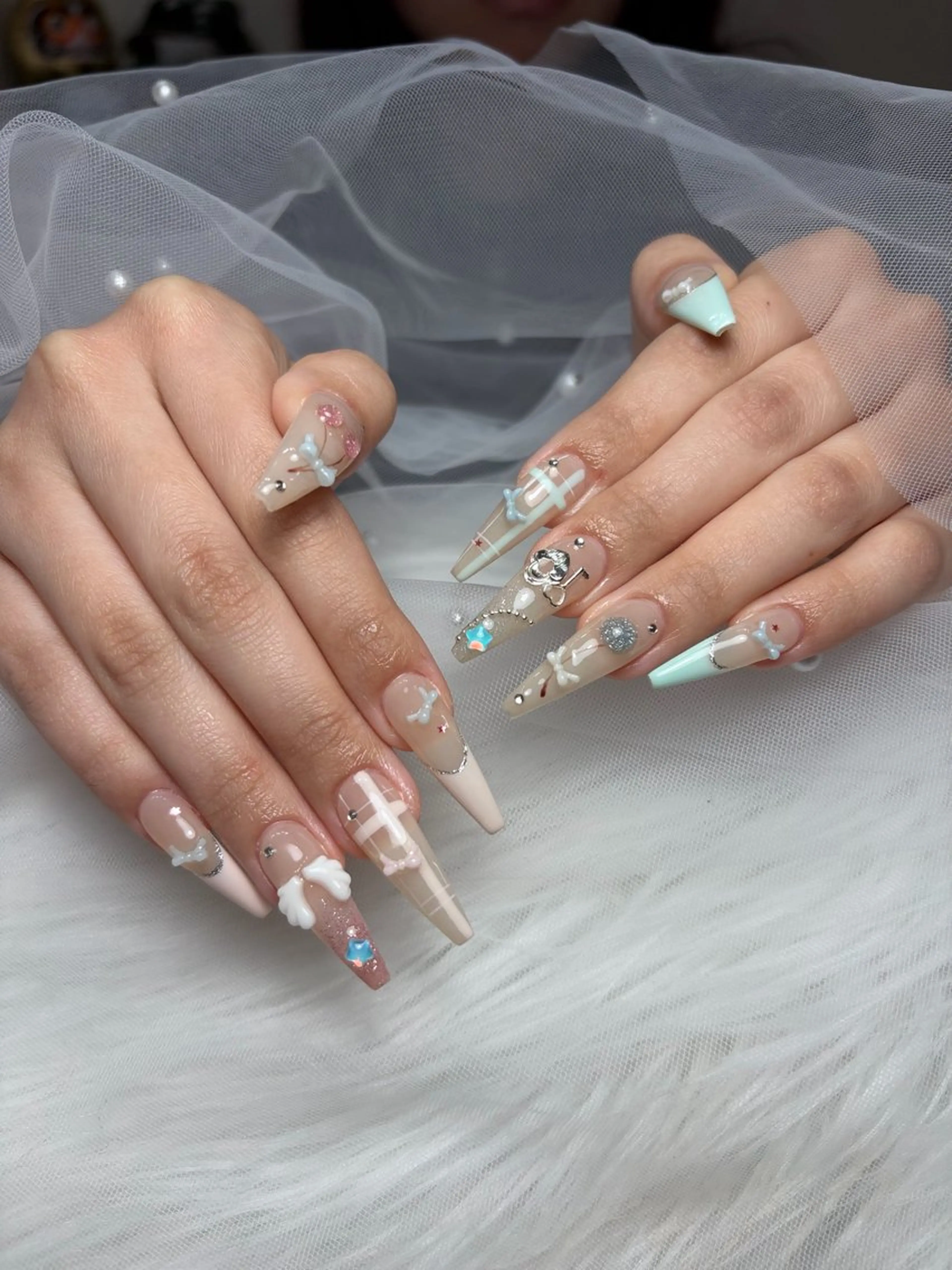ネイル アートネイル 長さ出し ジェルネイル マグネットネイル ニュアンスネイル Cloudy Chan Nailのネイルデザイン