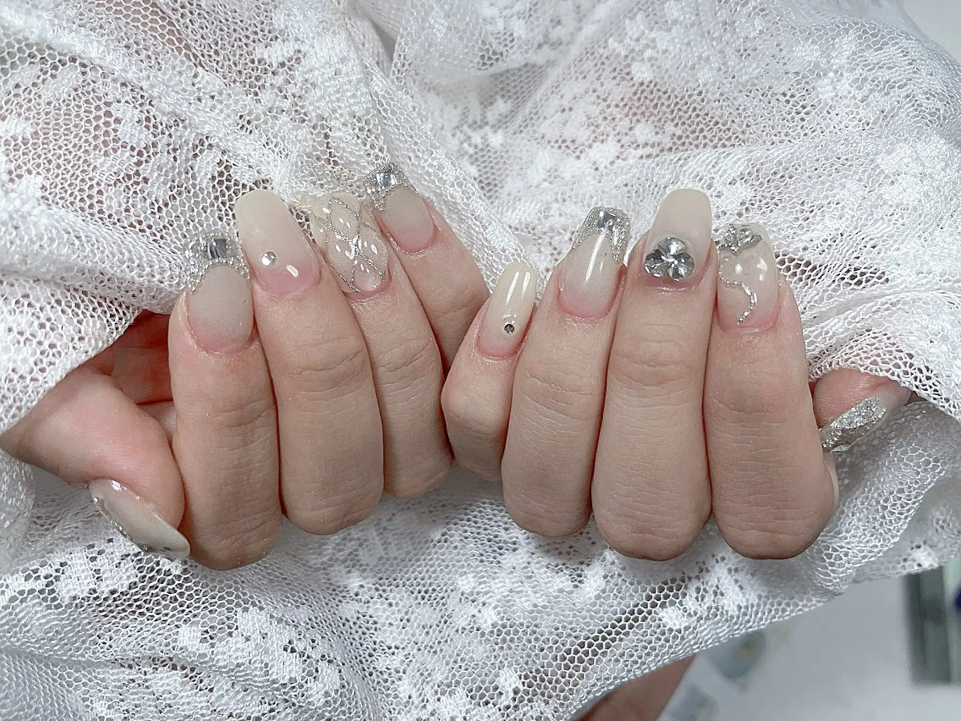 ネイル アートネイル オーロラネイル ガーリー キラキラネイル 韓国ネイル ハンドネイル 日向 あゆみのネイルデザイン