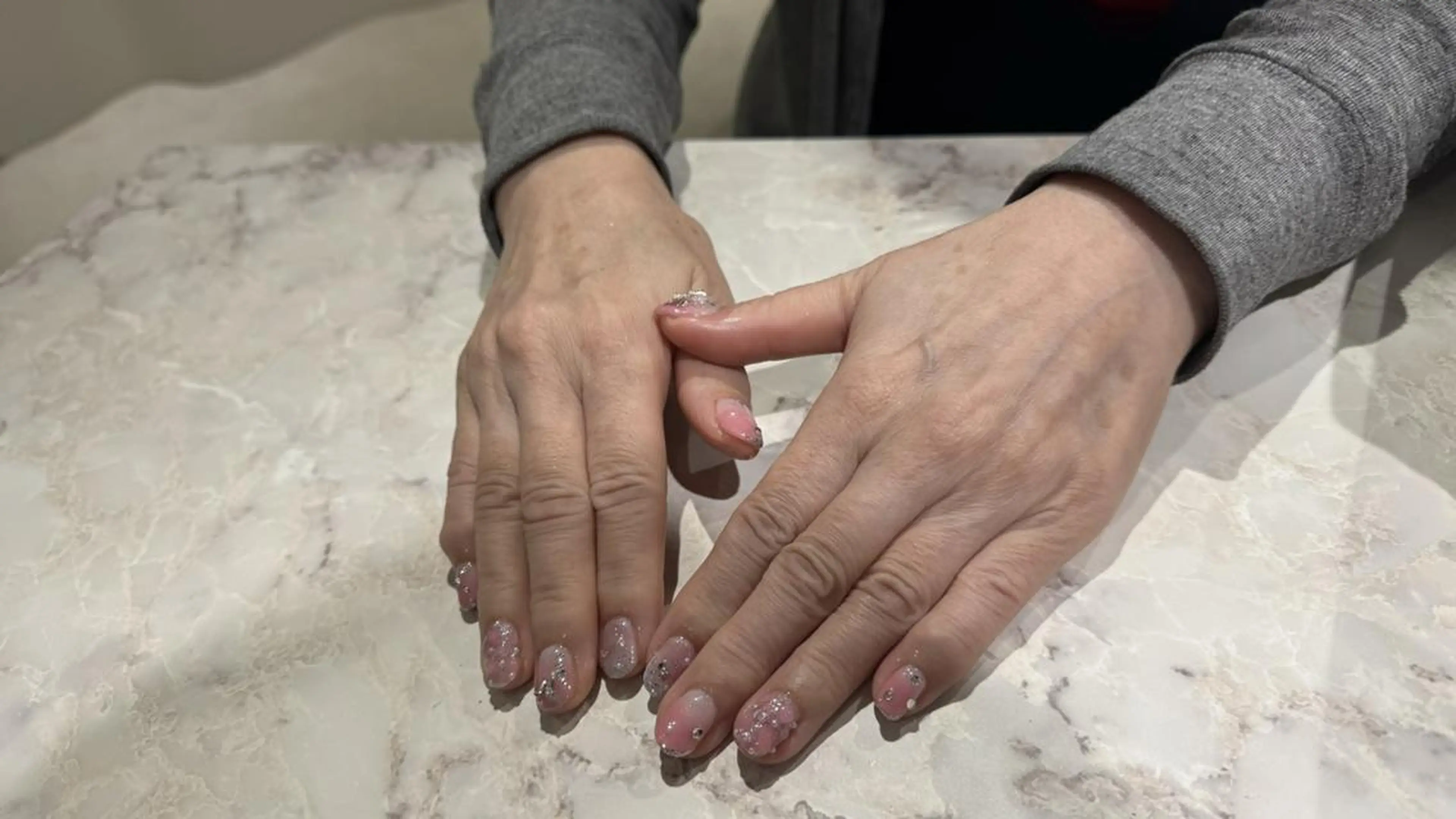 ネイル キラキラネイル ピンク リボン ハンドネイル SalonLinda Marikoのネイルデザイン