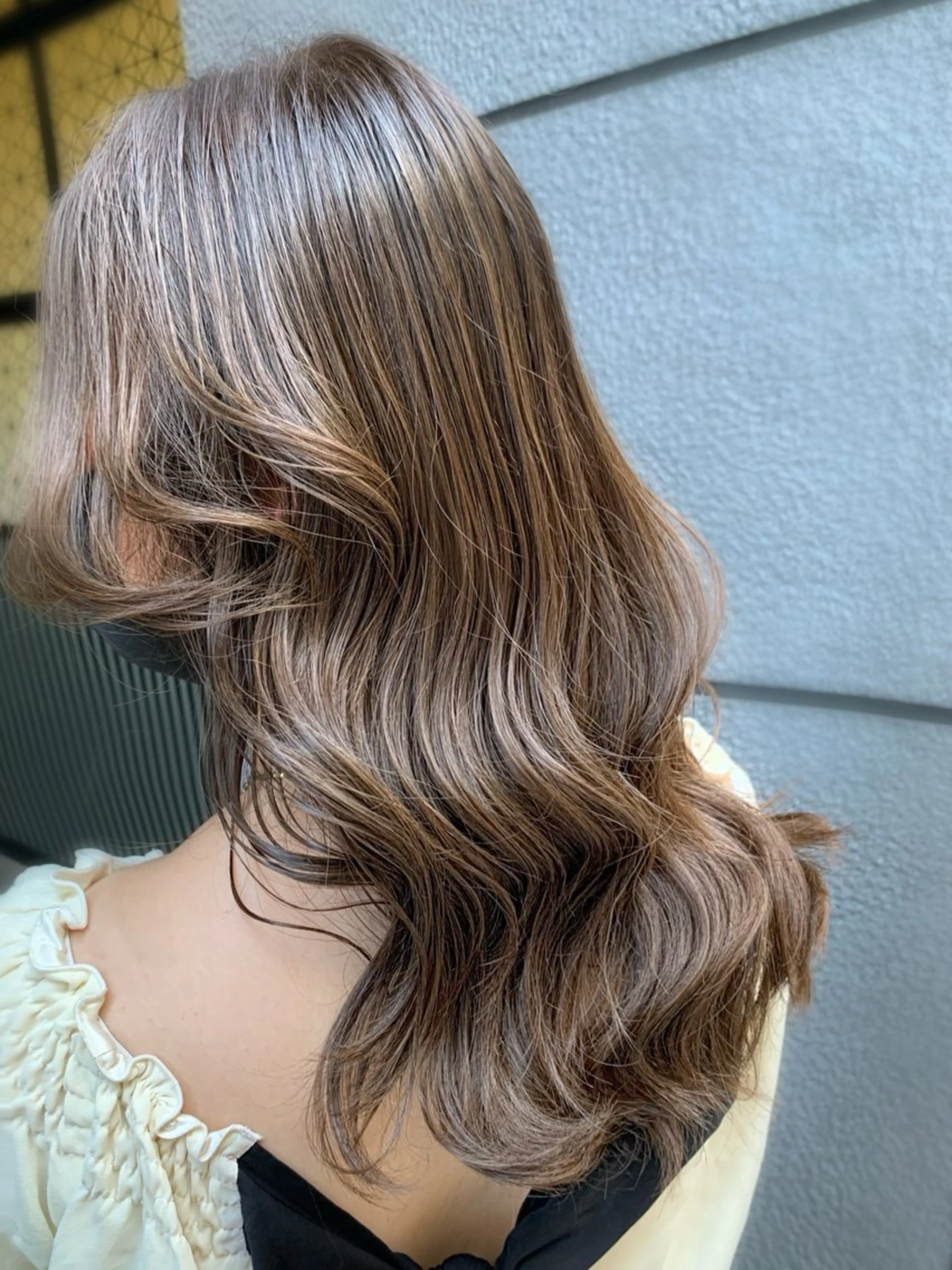 ミディアム カラー ブリーチ ブロンド ケアブリーチ 透明感カラー ダブルカラー レイヤー専門家 ダブルカラー修のヘアスタイル