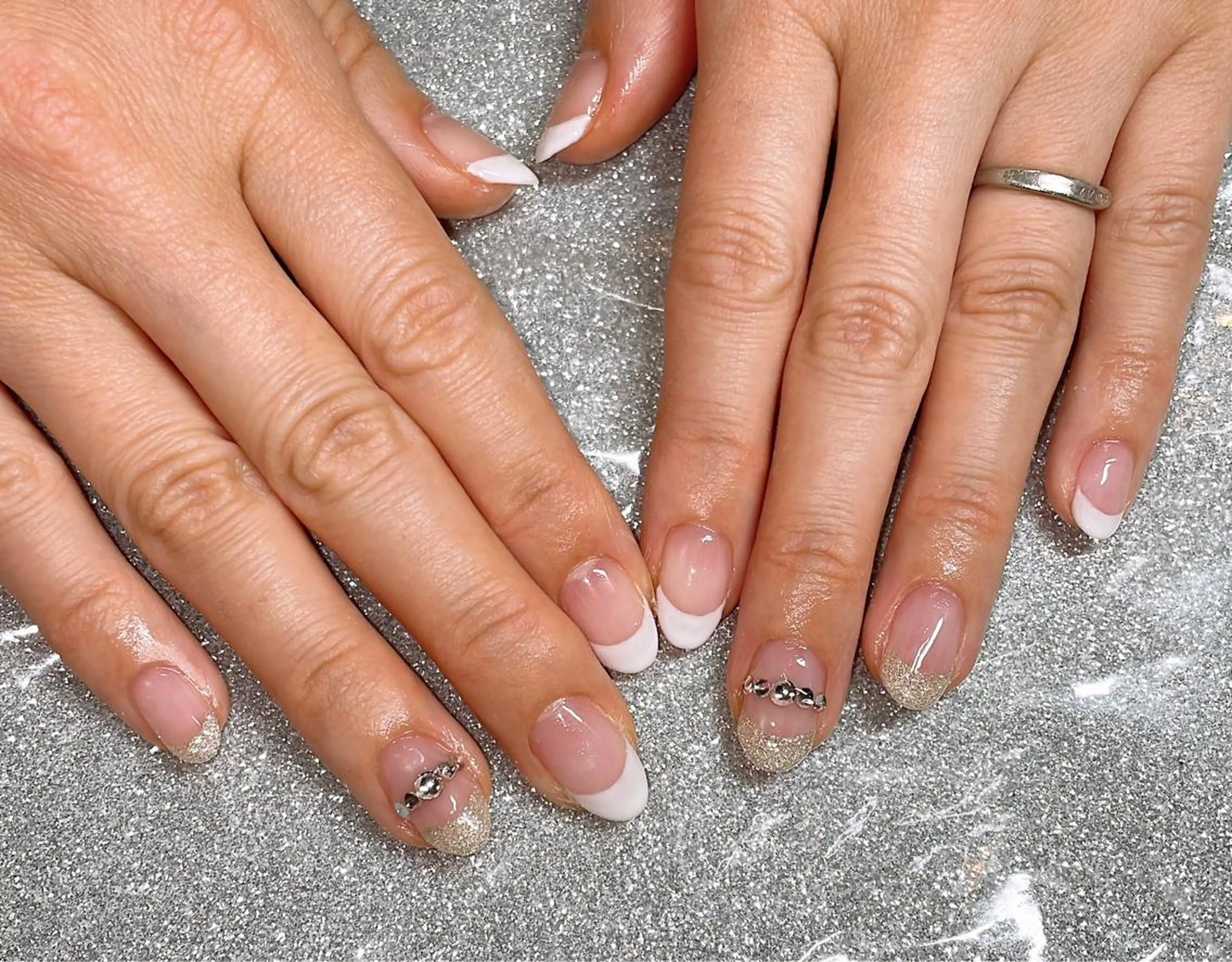 ネイル ハンドネイル VIERU 🌈🎀💖のネイルデザイン