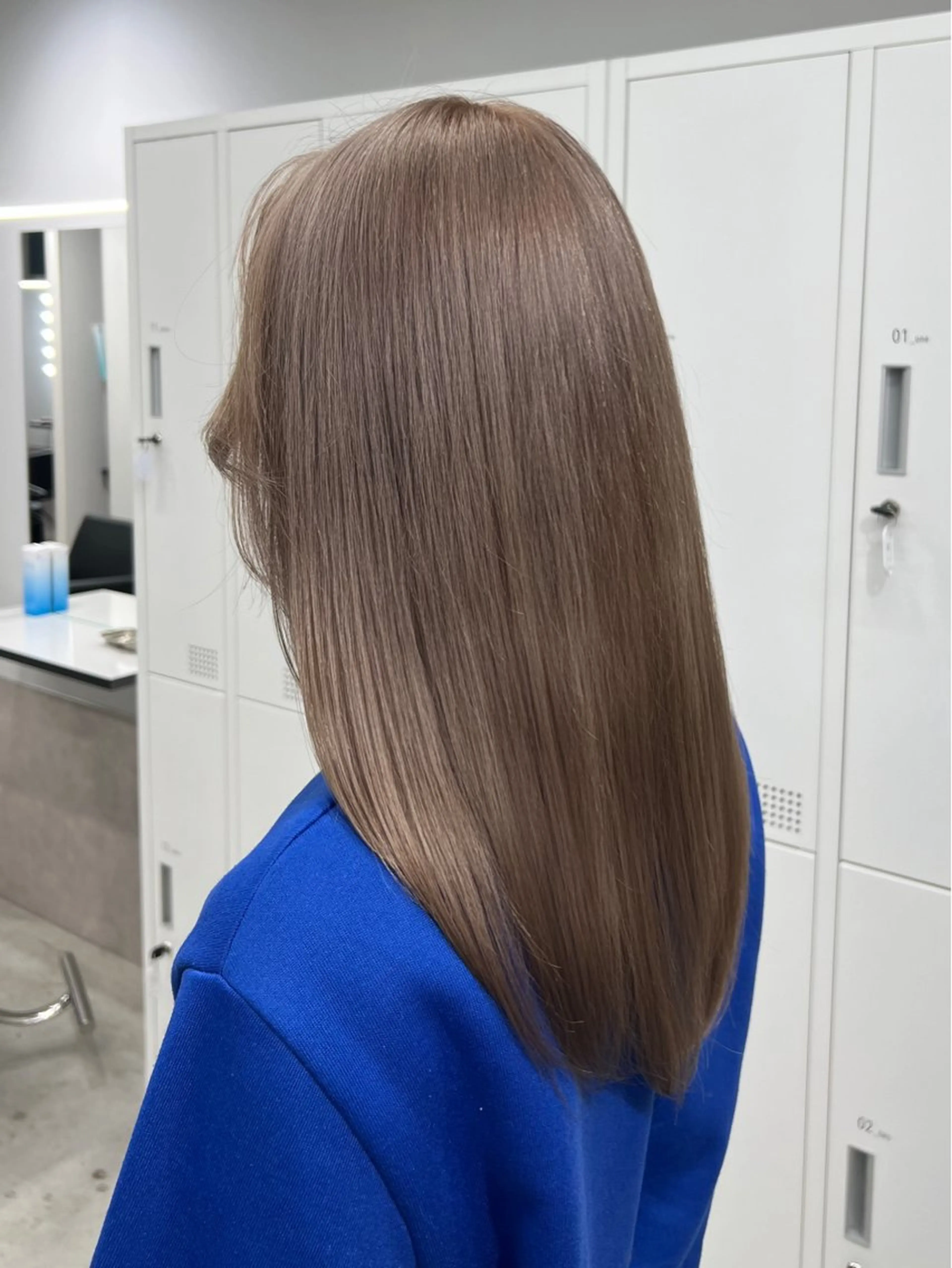 セミロング ヘアカラー maya レイヤーカットのヘアスタイル