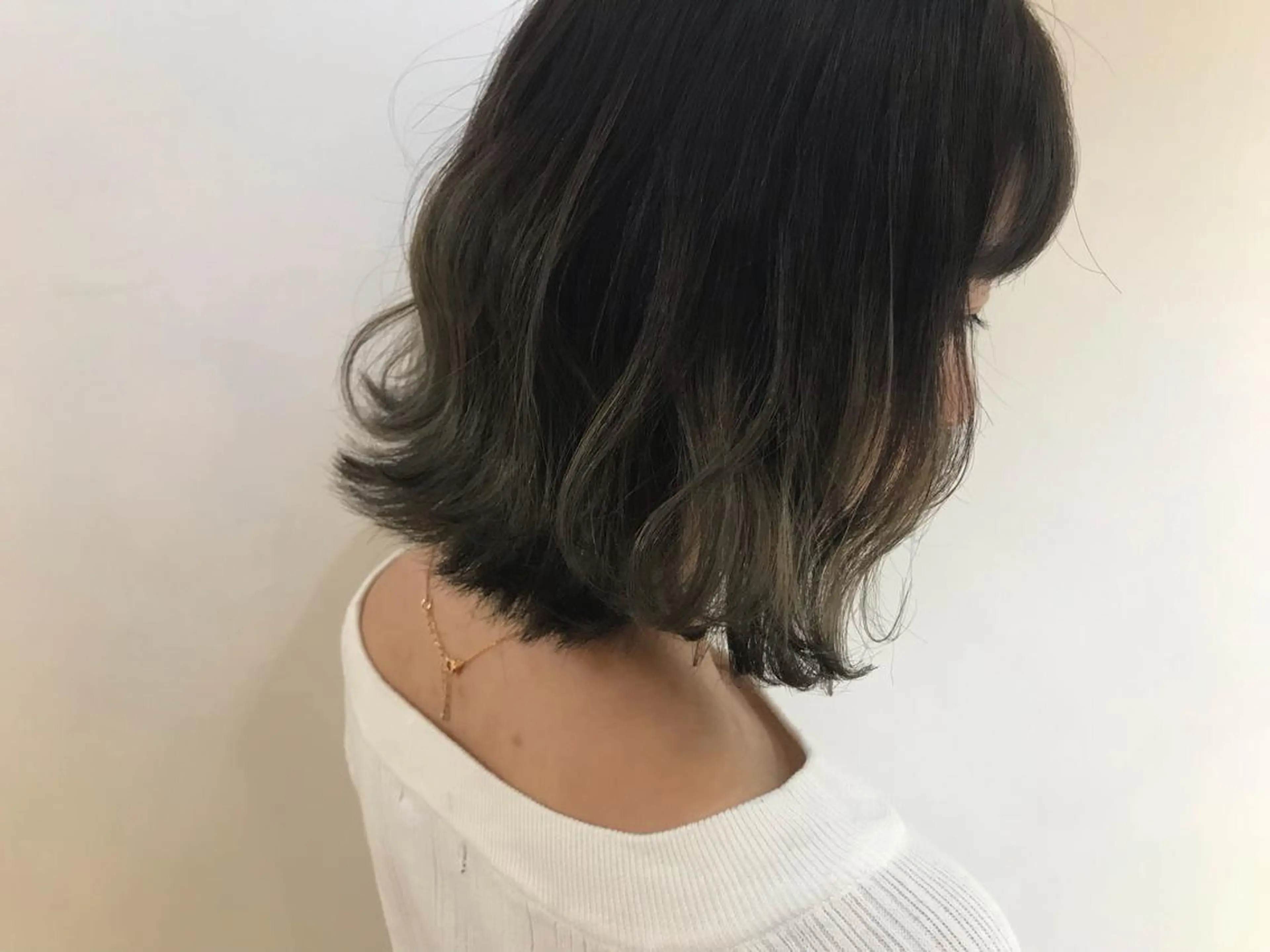 ミディアム カラー グラデーションカラー グレージュ ハイライトカラー ハイライト ヒロミ/アレンジ/ アンニュイ/透け感のヘアスタイル