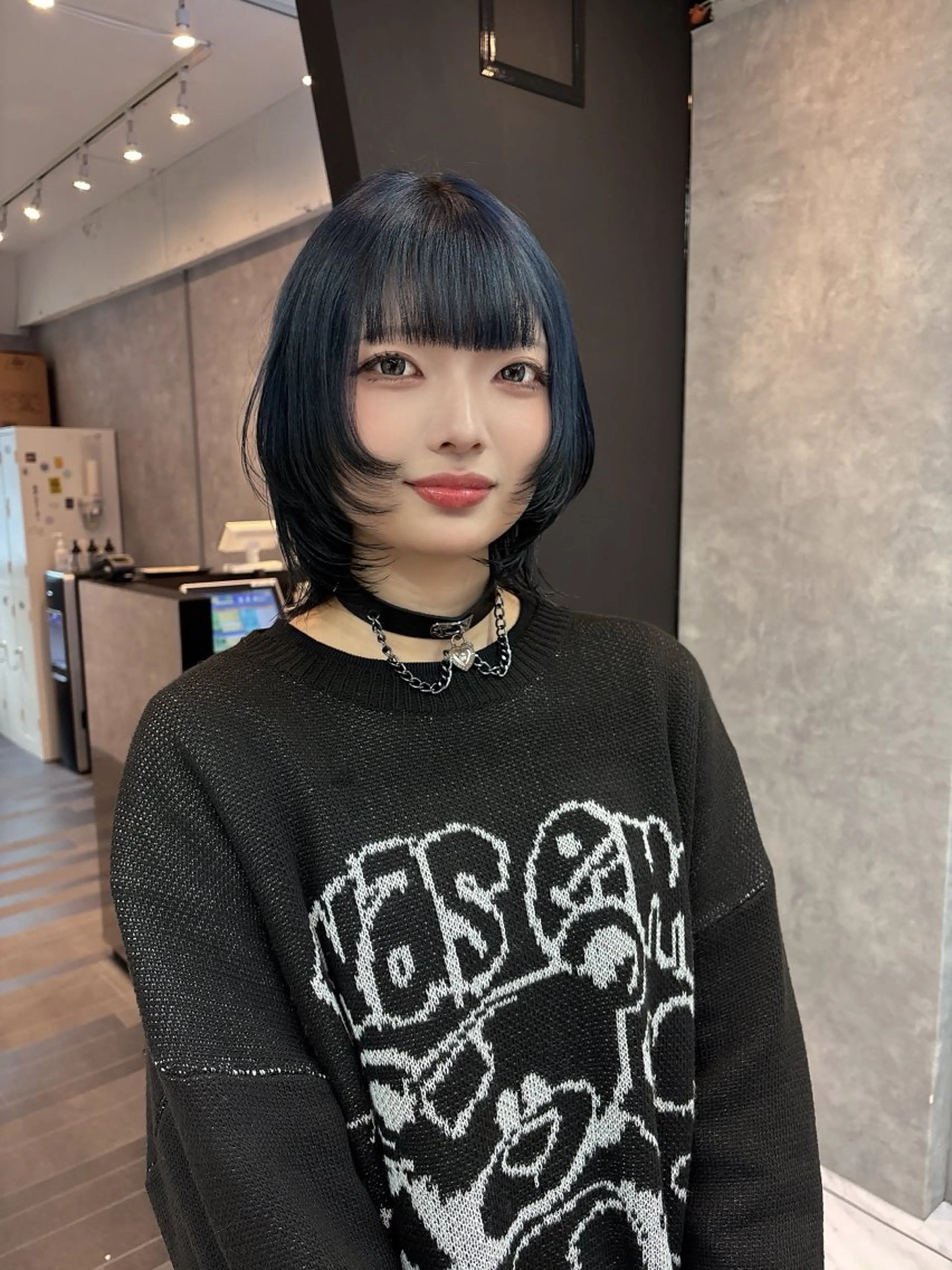 ミディアム カラー ブリーチ ネイビーカラー ウルフカット ヘアカラー _WHITE 天神店 YUMEKA🐻のヘアスタイル