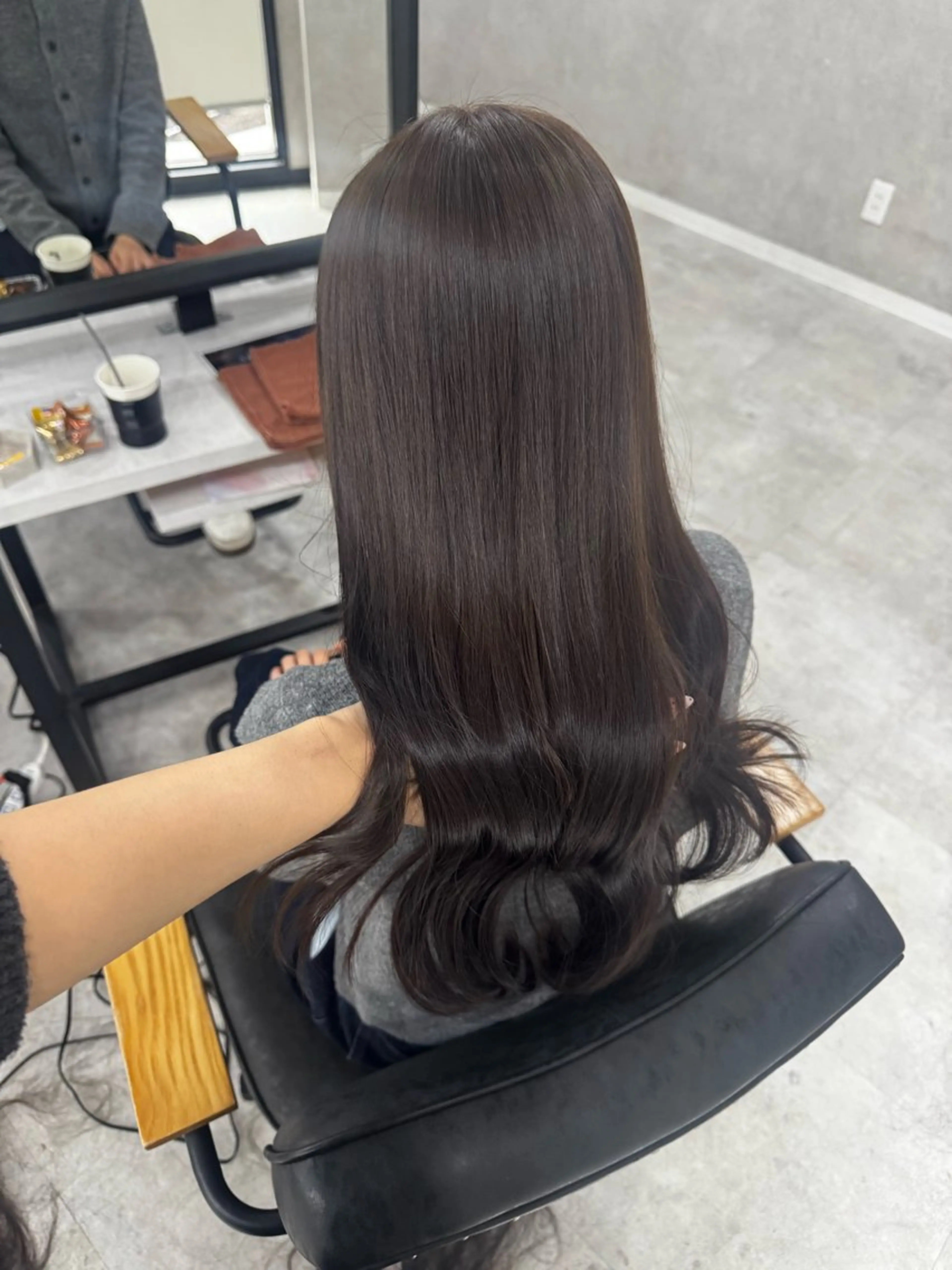 ロング カラー アッシュ アッシュブラウン ベージュカラー 黒髪 ブリーチ カット ヘアカラー トリートメント 赤み無し柔らかカラー 【梅田】madokaのヘアスタイル