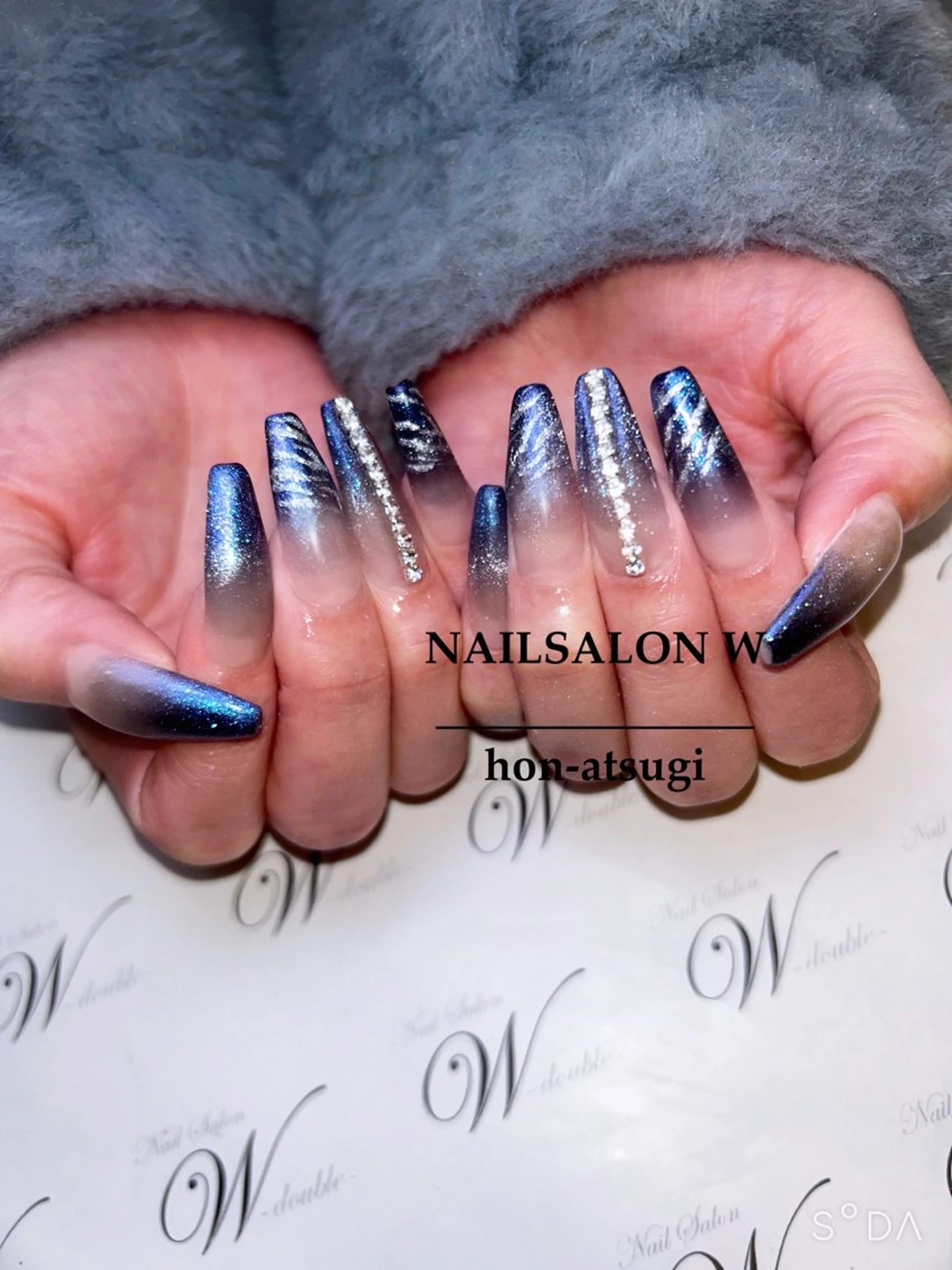 セミロング ハンドネイル ネイルサロン ダブルのネイルデザイン